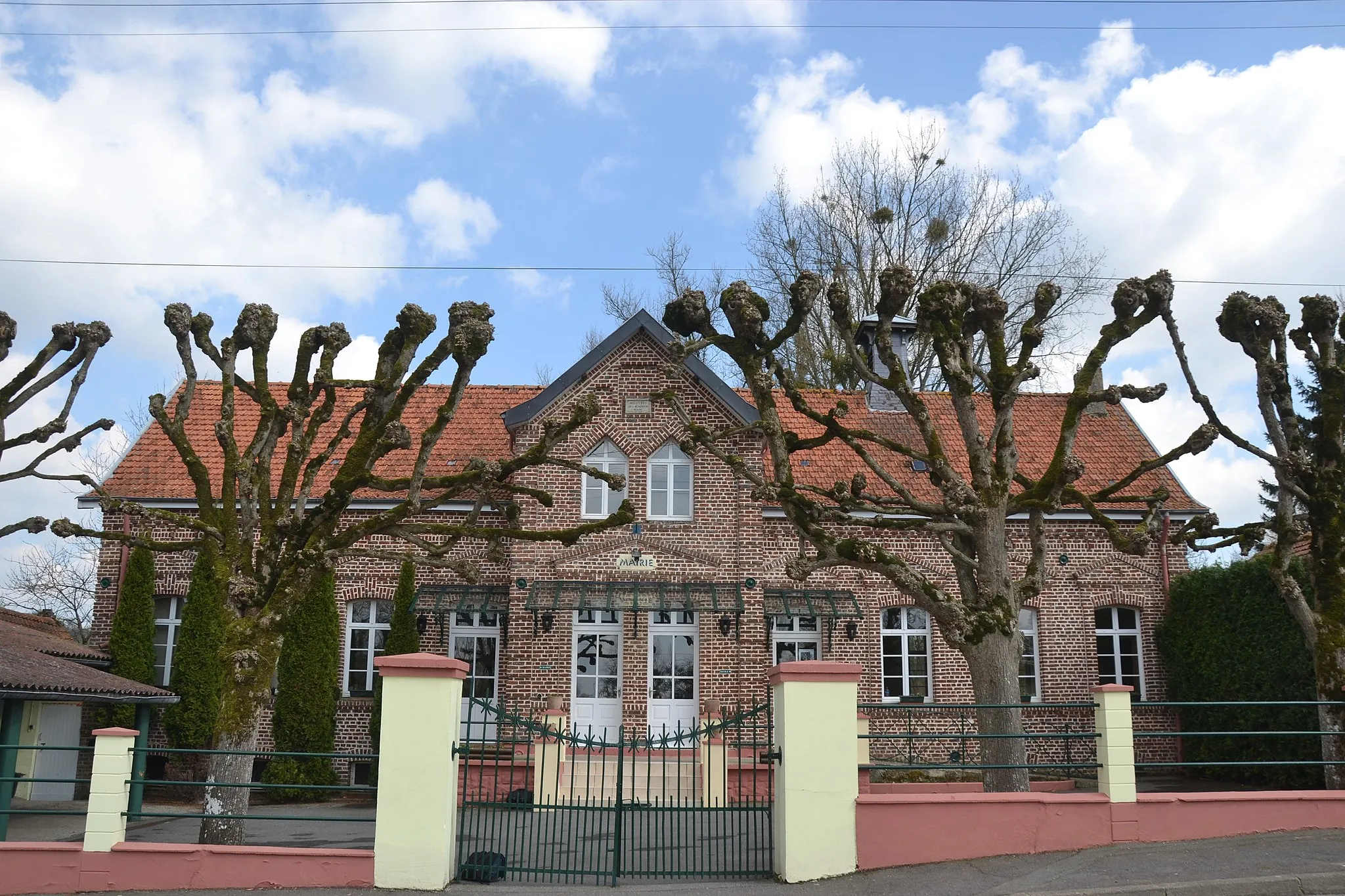 Photo showing: La mairie-école de Lebiez