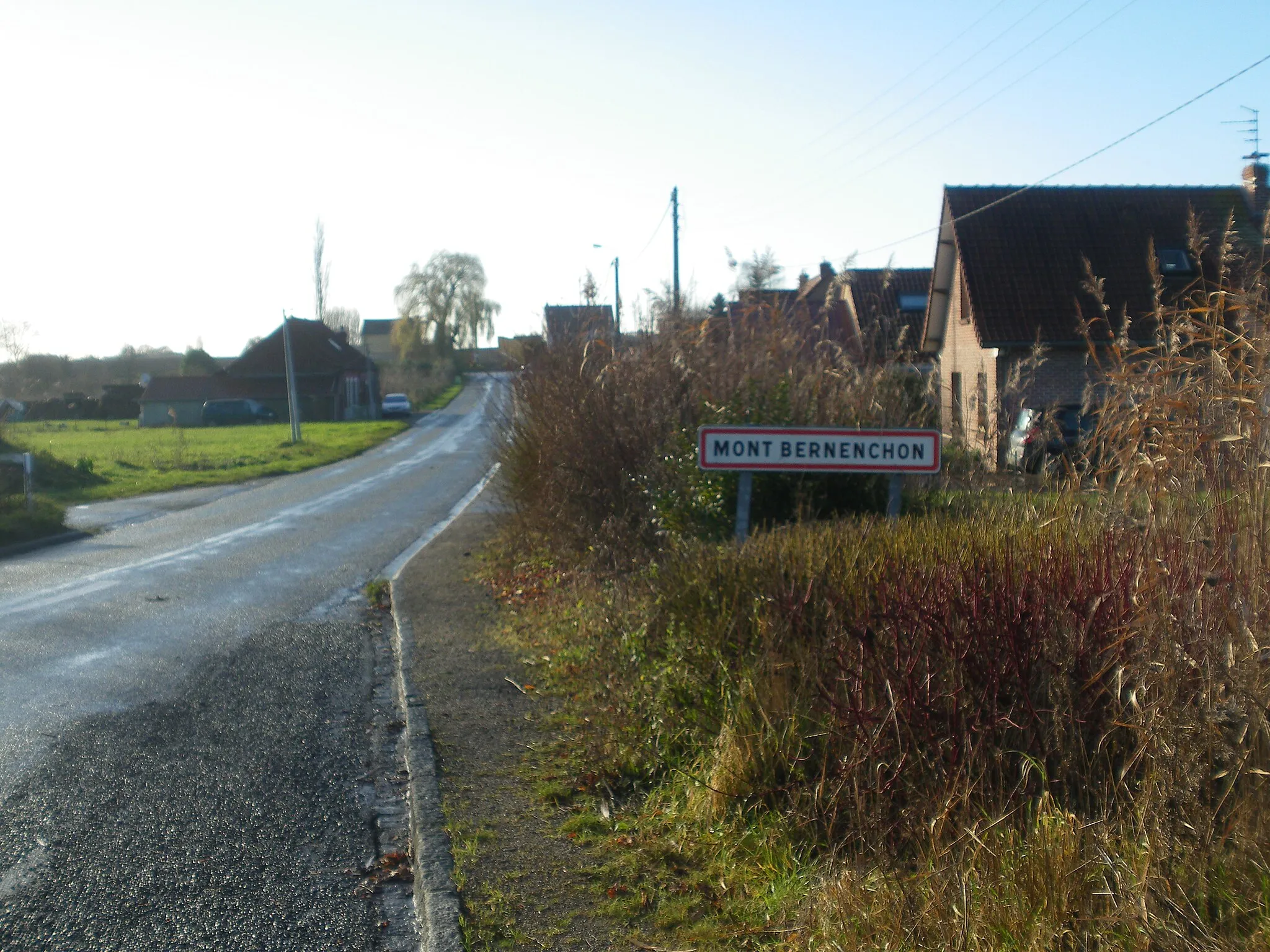 Photo showing: Entrée de la commune de Mont-Bernanchon.