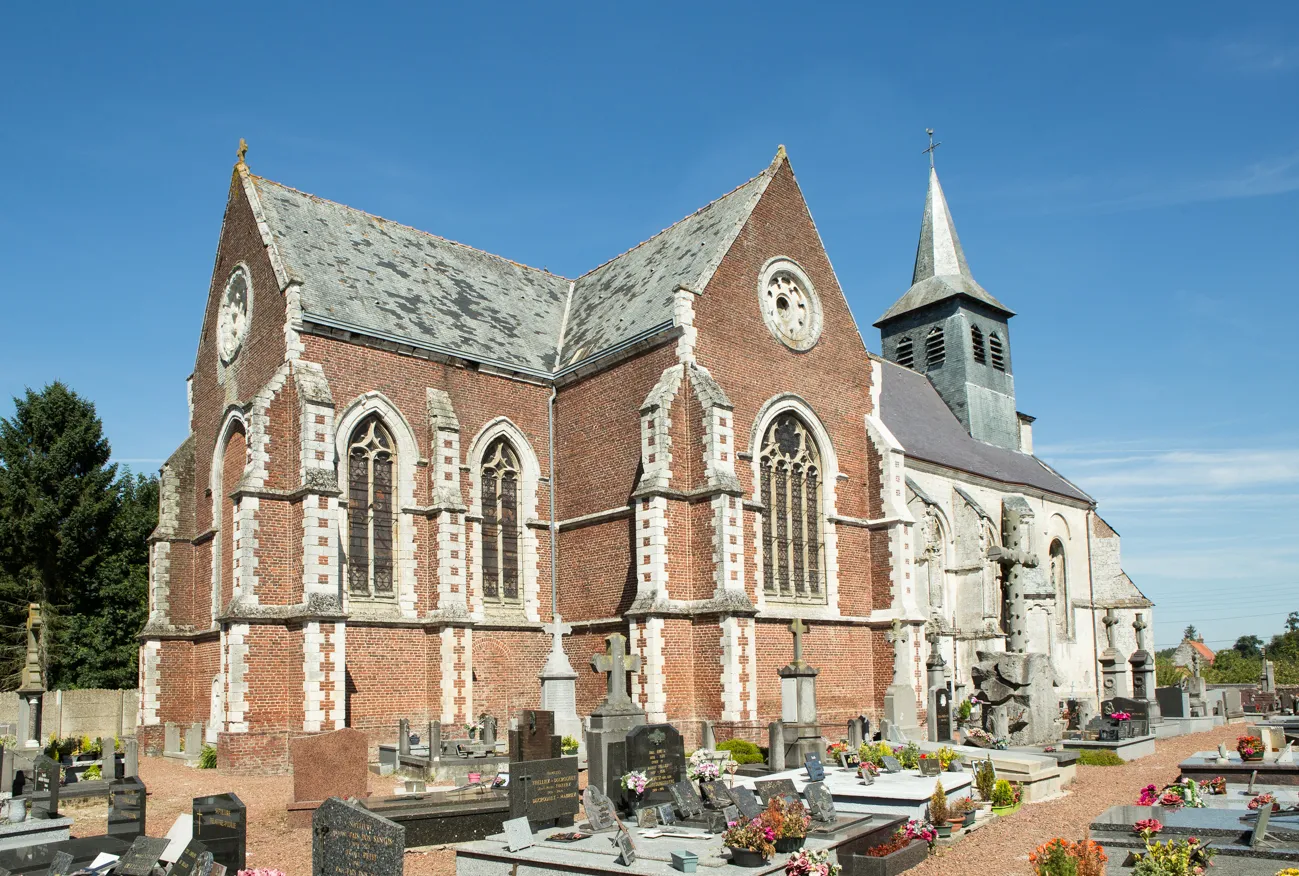Photo showing: Norrent-Fontes Churchyard