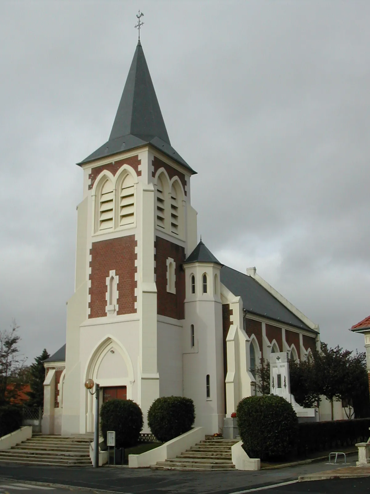 Photo showing: L'église Saint-Léger de Mercatel.