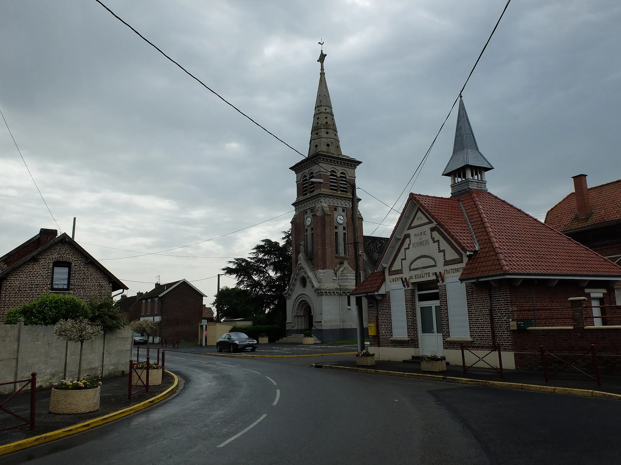 Photo showing: Virage de la rue d'Oppy donnant sur la Grand rue à Neuvireuil.