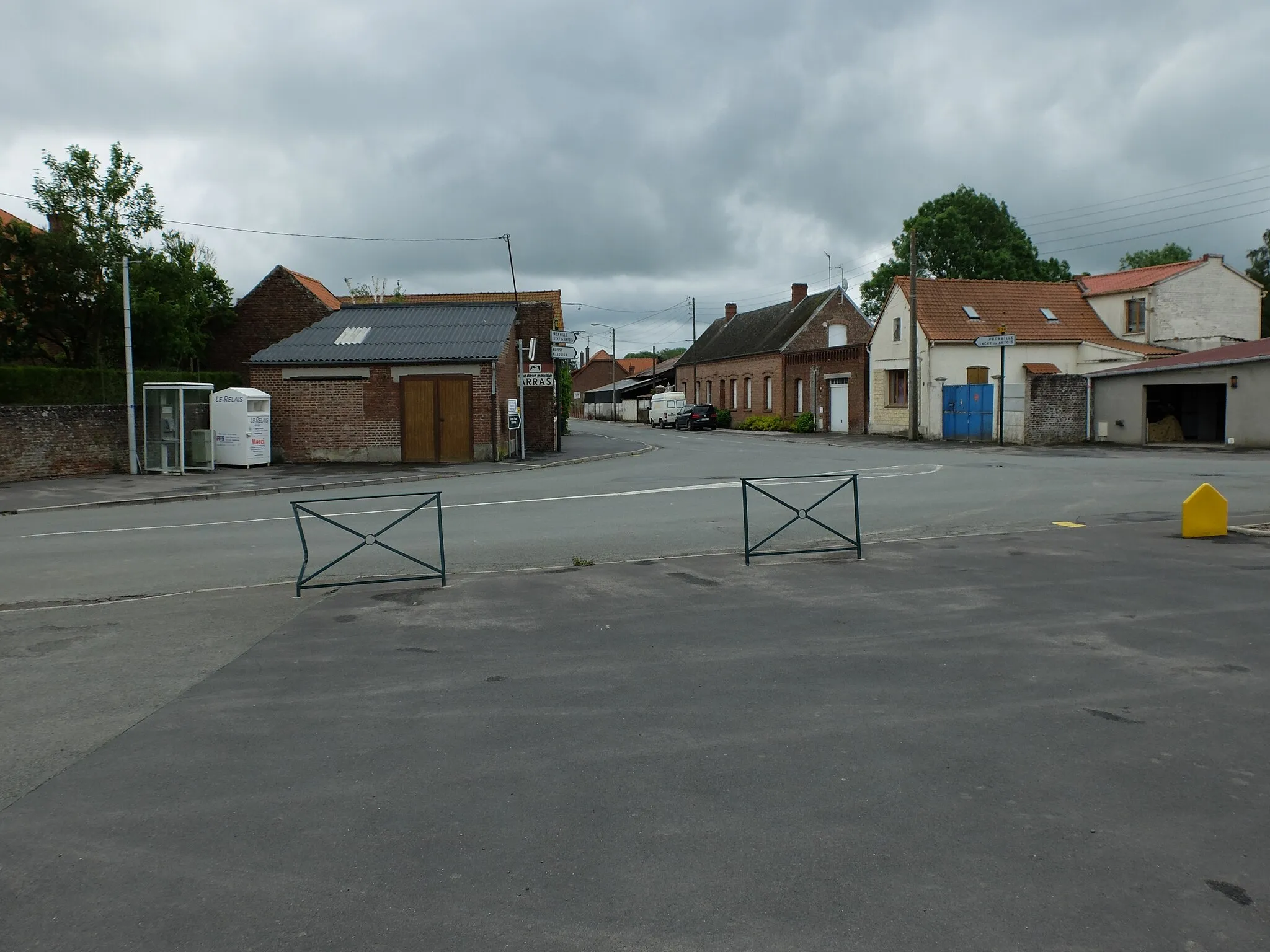 Photo showing: Vue de Quéant : intersection de la Grande Rue, la rue de Riencourt et la rue de l'église.