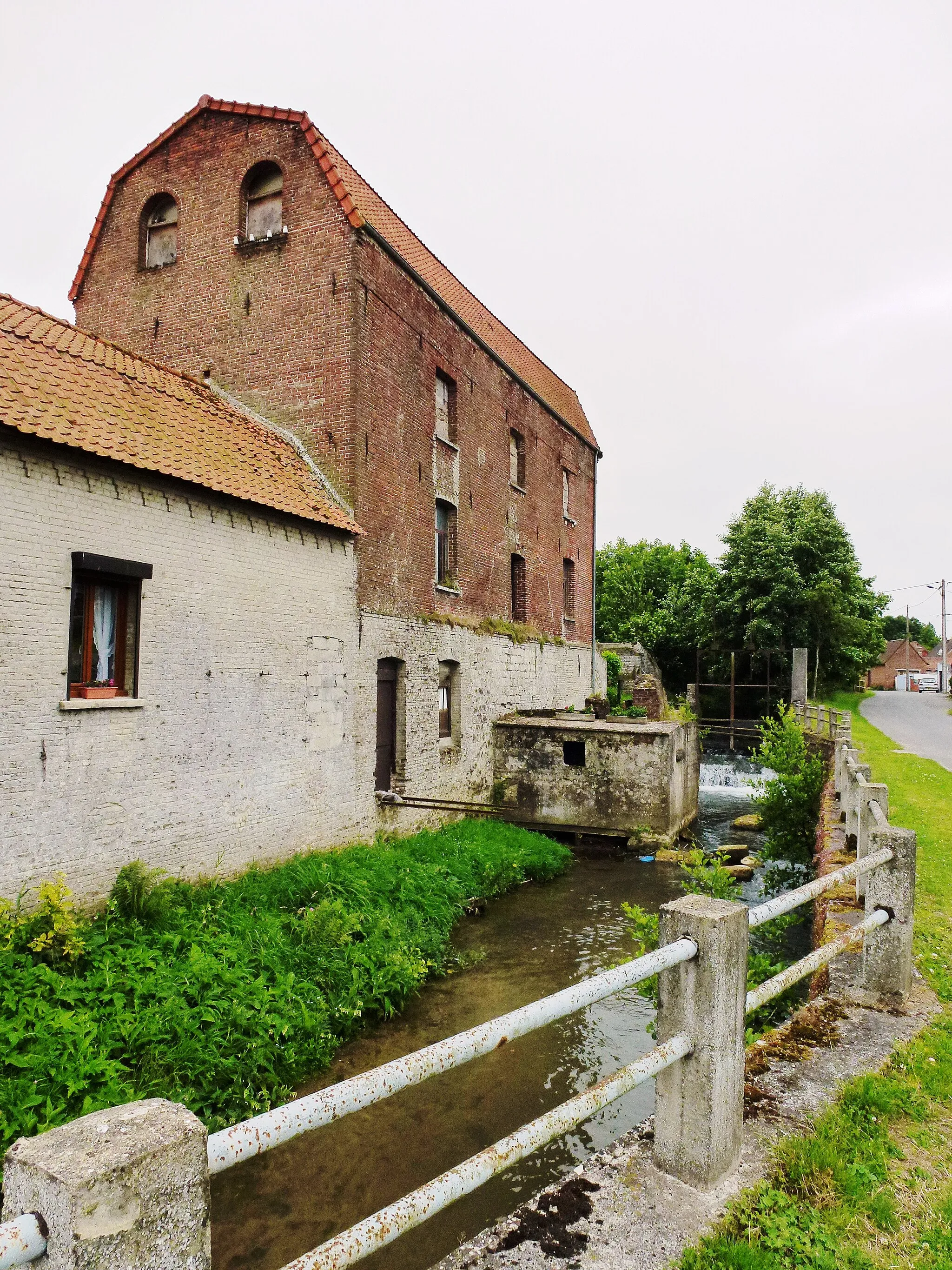 Photo showing: Quernes (Pas-de-Calais) moulin sur La Laquette