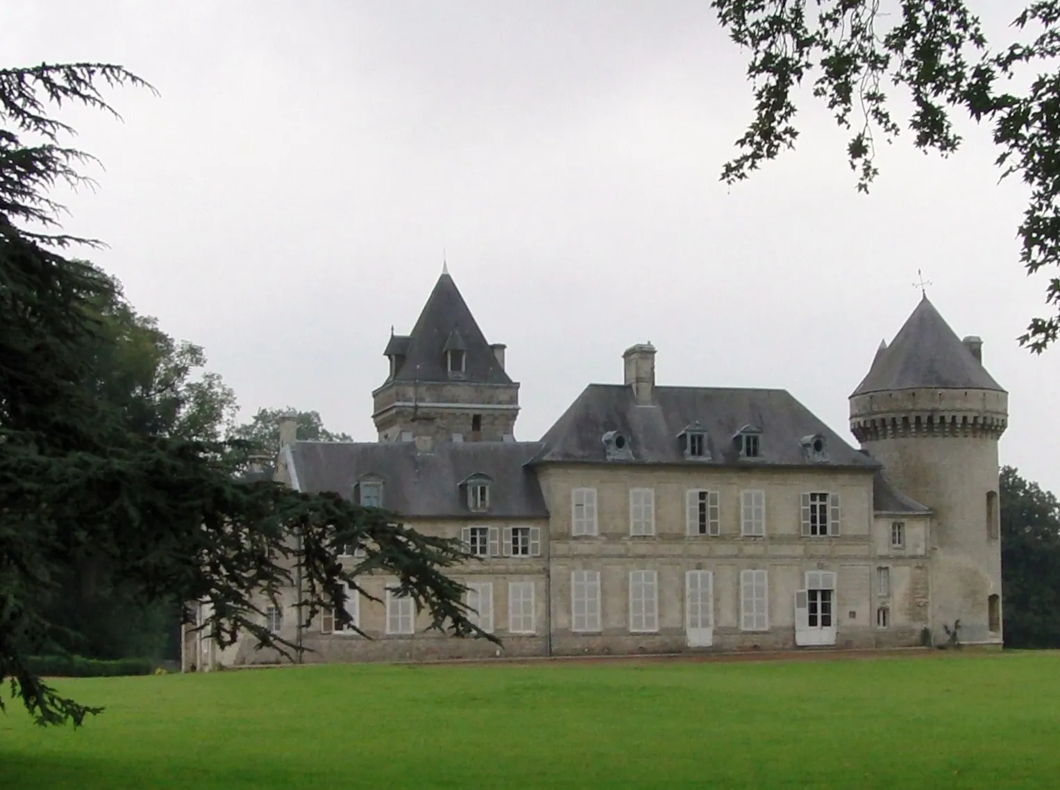 Photo showing: This building is inscrit au titre des monuments historiques de la France. It is indexed in the base Mérimée, a database of architectural heritage maintained by the French Ministry of Culture, under the reference PA62000059 .