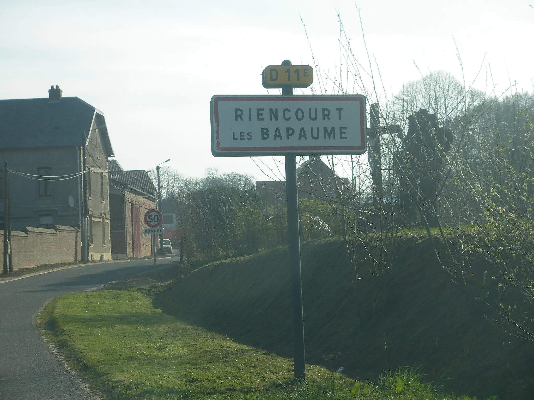 Photo showing: Vue d'une entrée de la commune de Riencourt-lès-Bapaume.