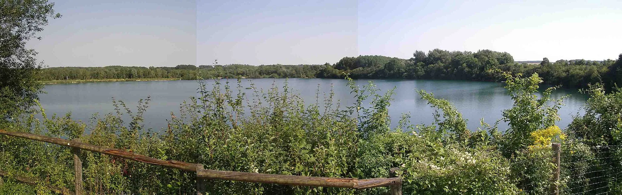 Photo showing: Lac bleu à Roeux (62)