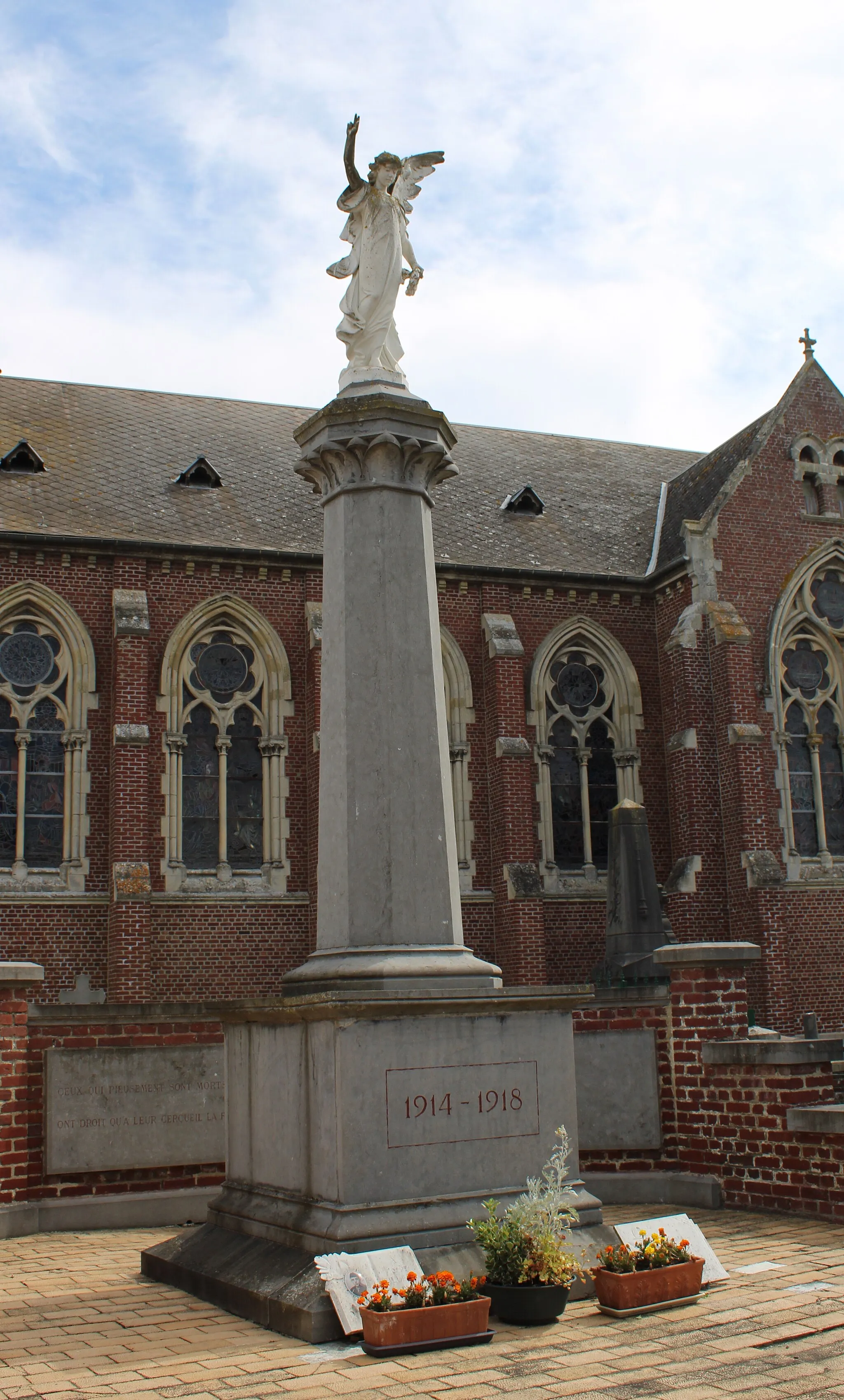 Photo showing: Le monument aux mort