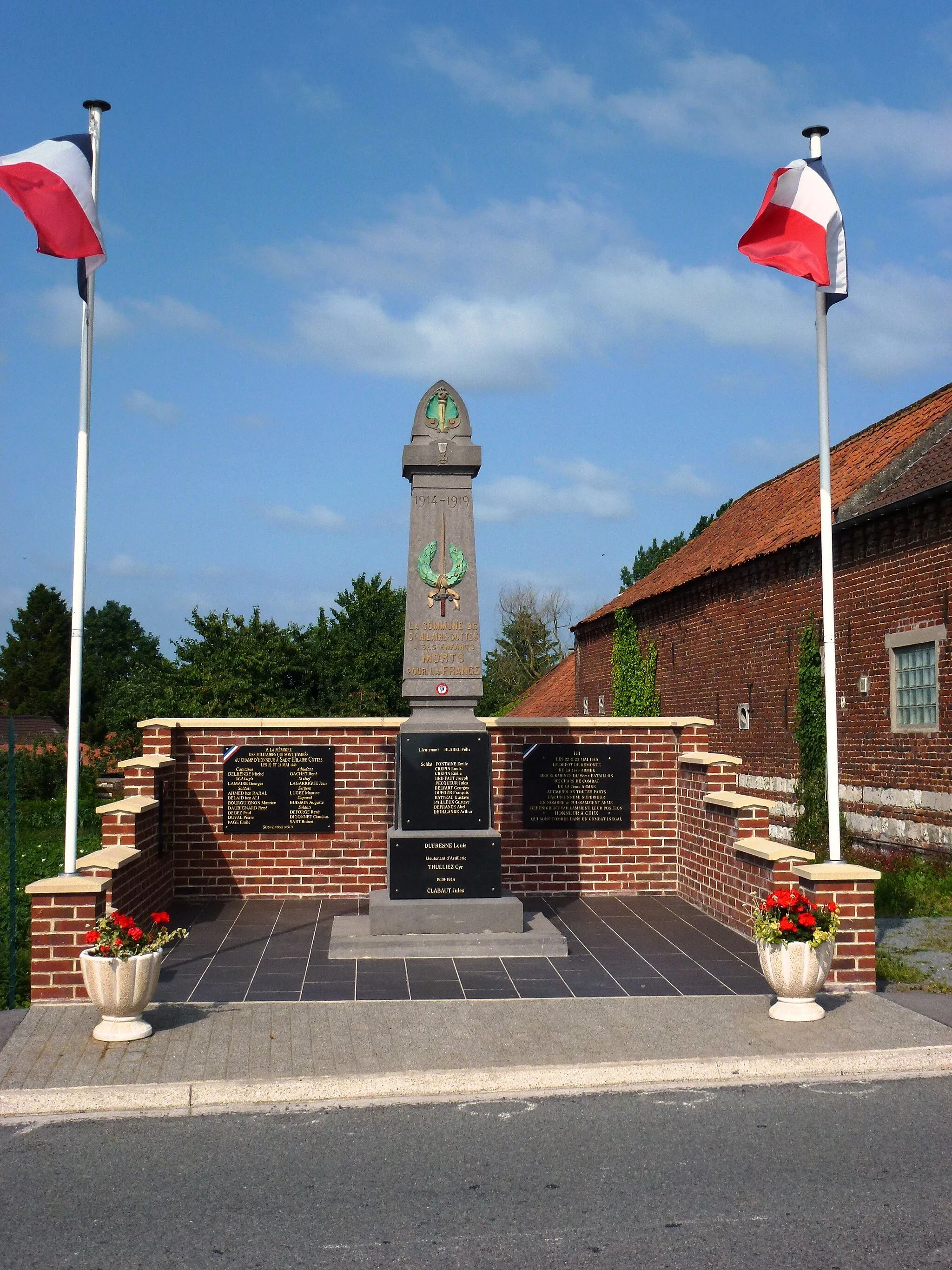 Photo showing: Saint-Hilaire-Cottes (Pas-de-Calais, Fr) monument aux morts