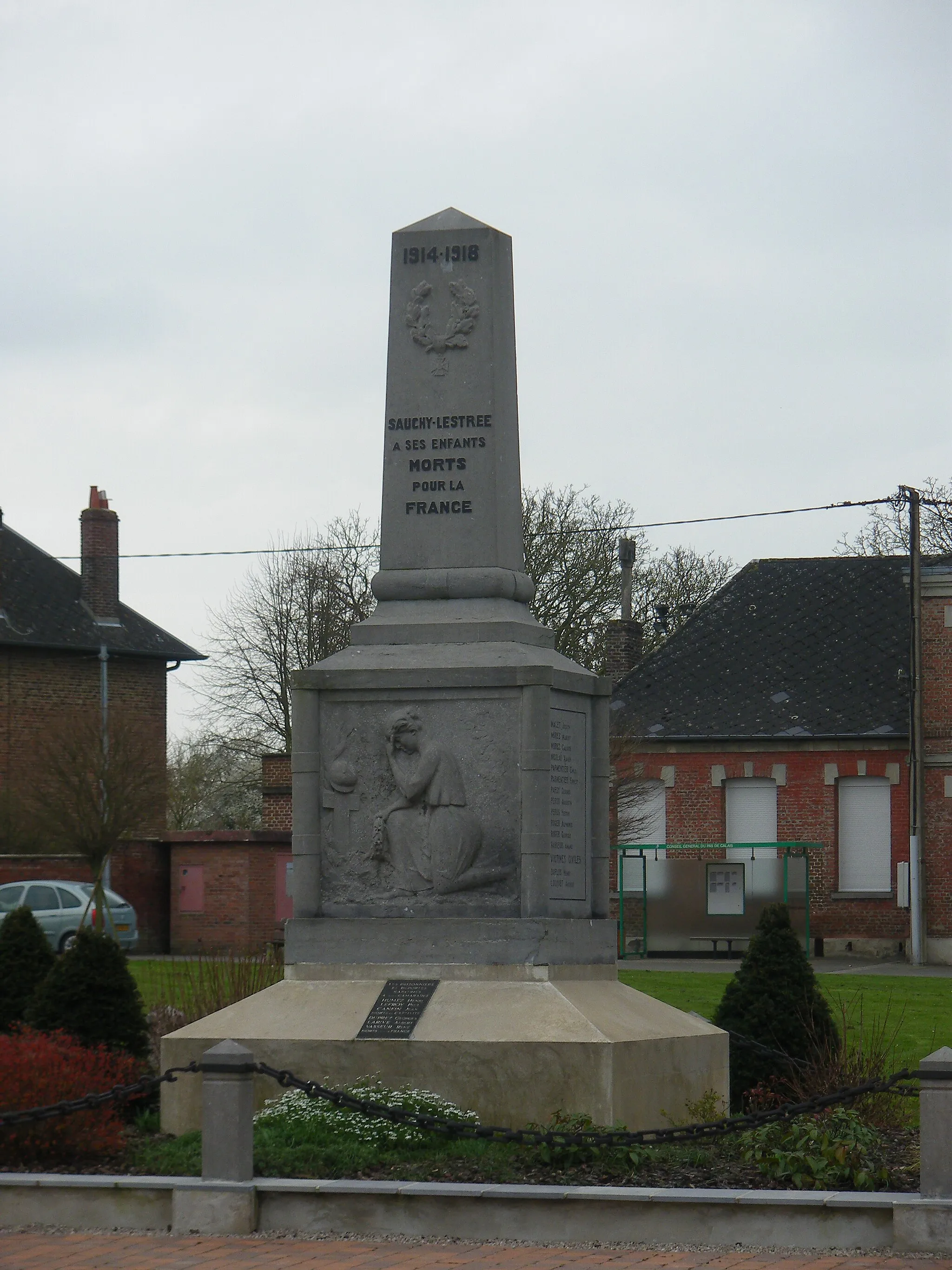Photo showing: Vue du monument aux morts de Sauchy-Lestrée.