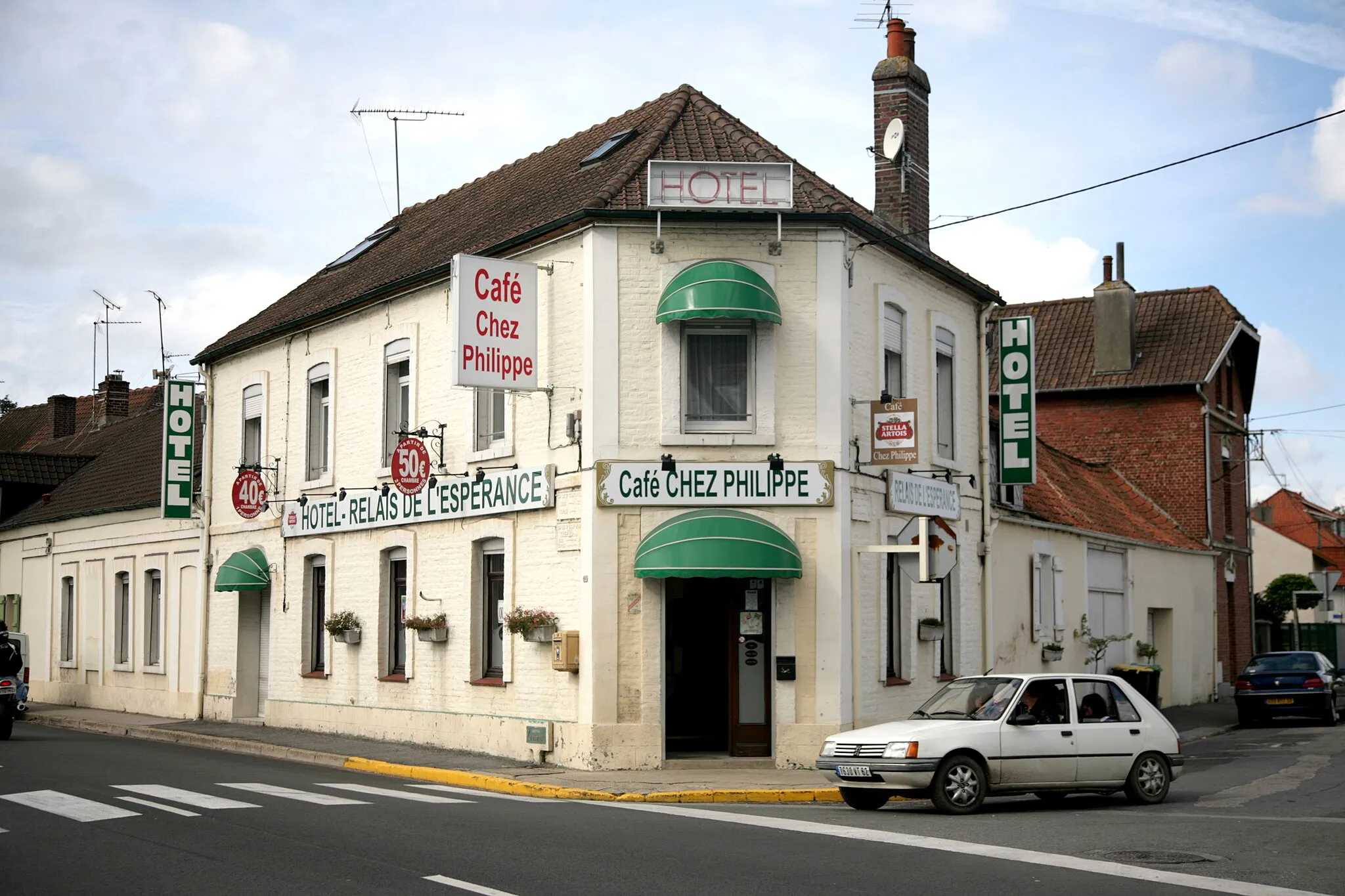 Photo showing: France, Pas-de-Calais, Trépied : architecture commerciale, " chez Philippe "