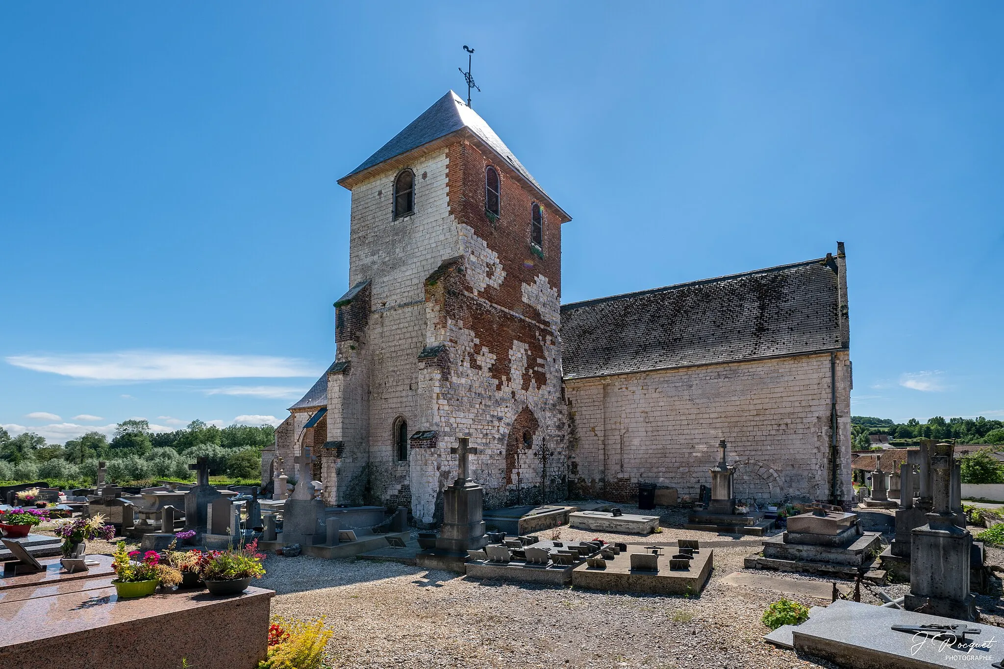 Photo showing: Le clocher et la face nord de l'église de Sempy