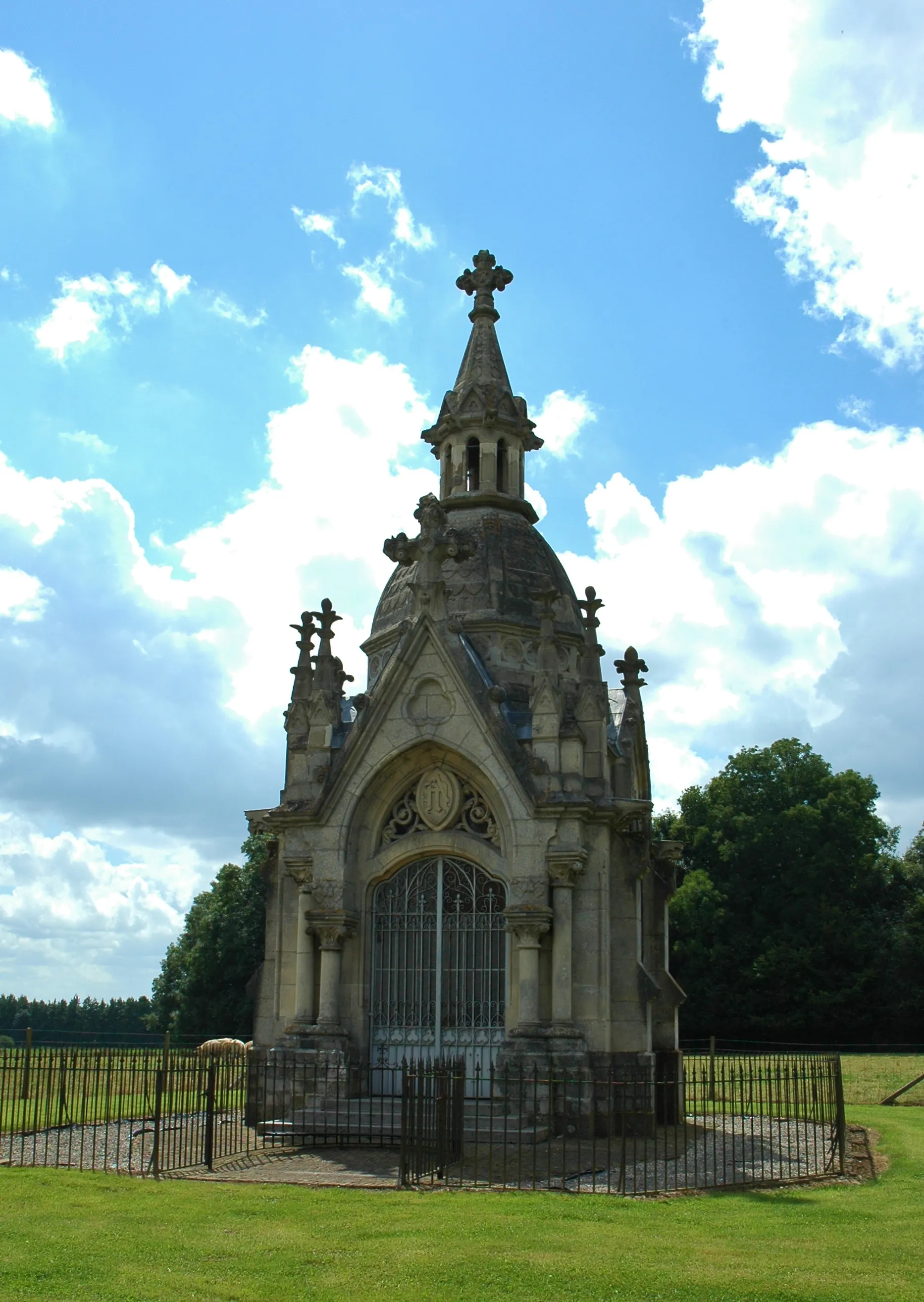 Photo showing: Chapelle funéraire