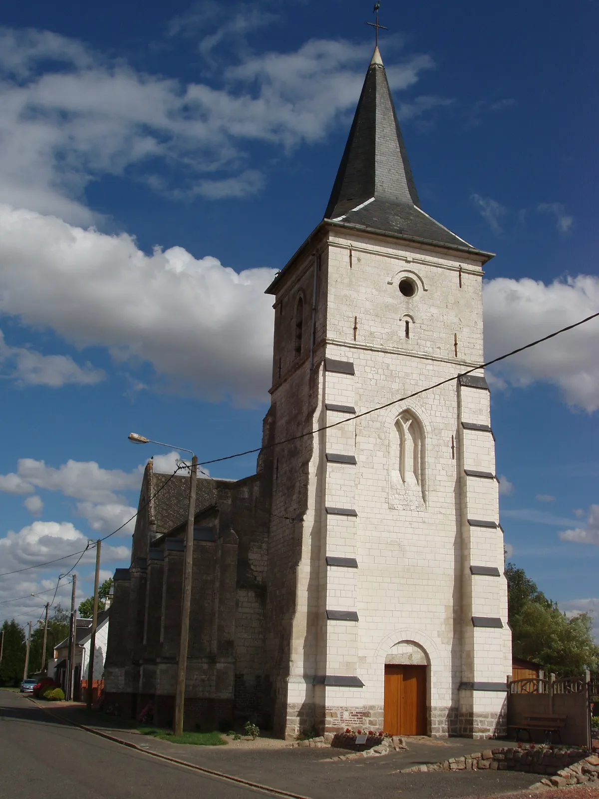 Photo showing: Commune française de

Tilloy-lès-Hermaville dans le département du Pas-de-Calais en France - Eglise