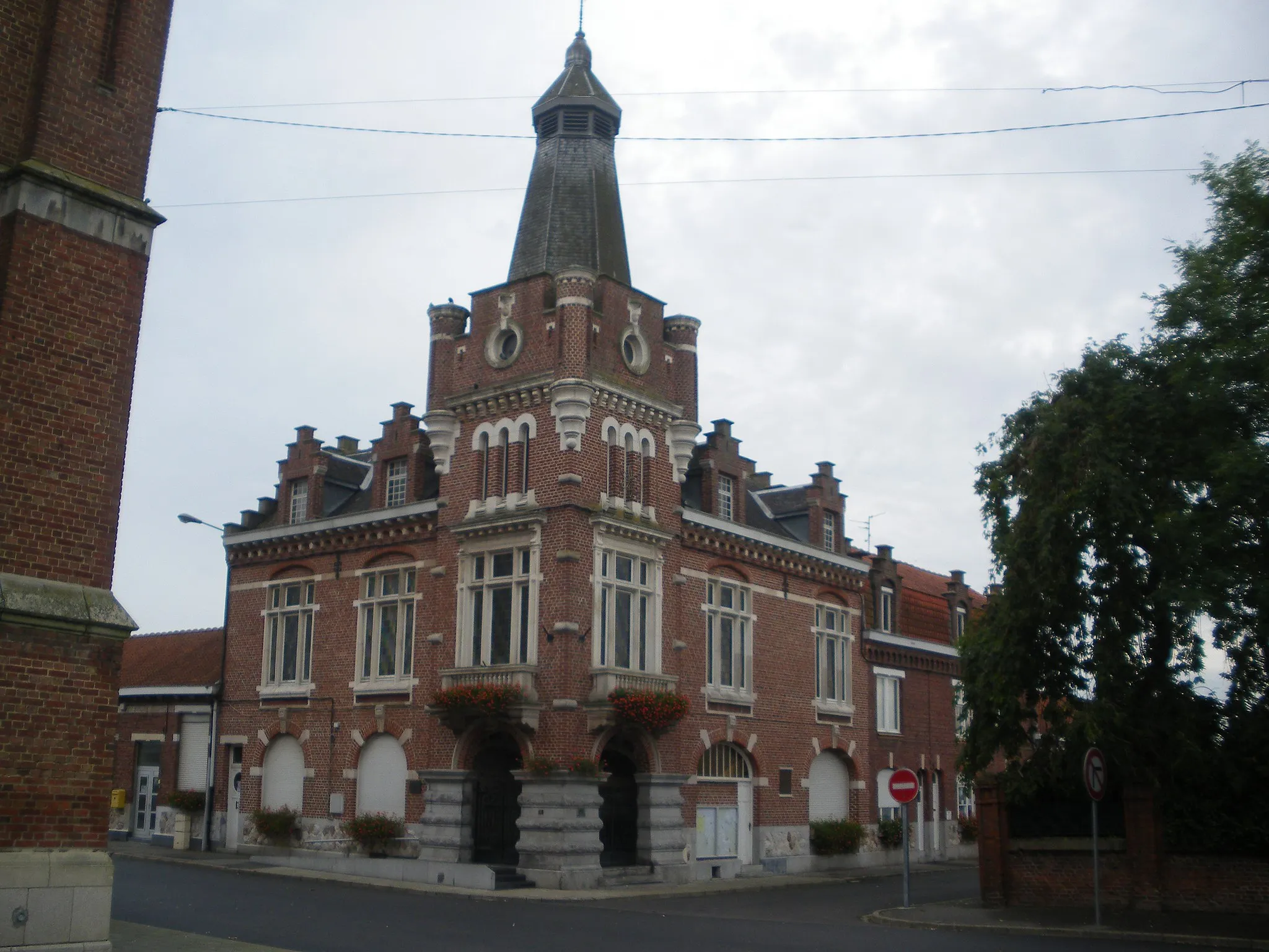 Photo showing: Vue de la mairie de Vieux-Berquin.