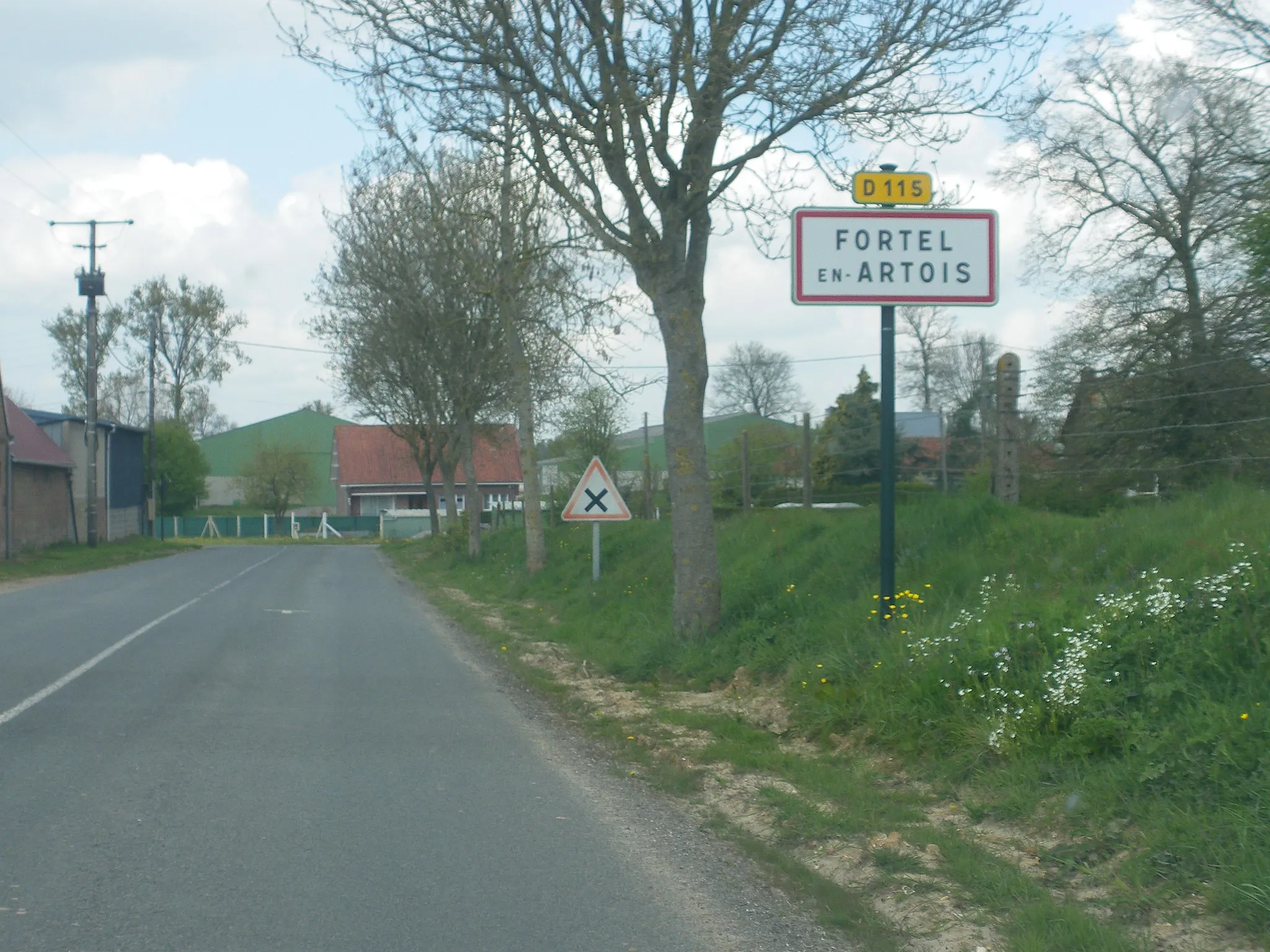 Photo showing: Vue d'une entrée de la commune de Fortel-en-Artois.