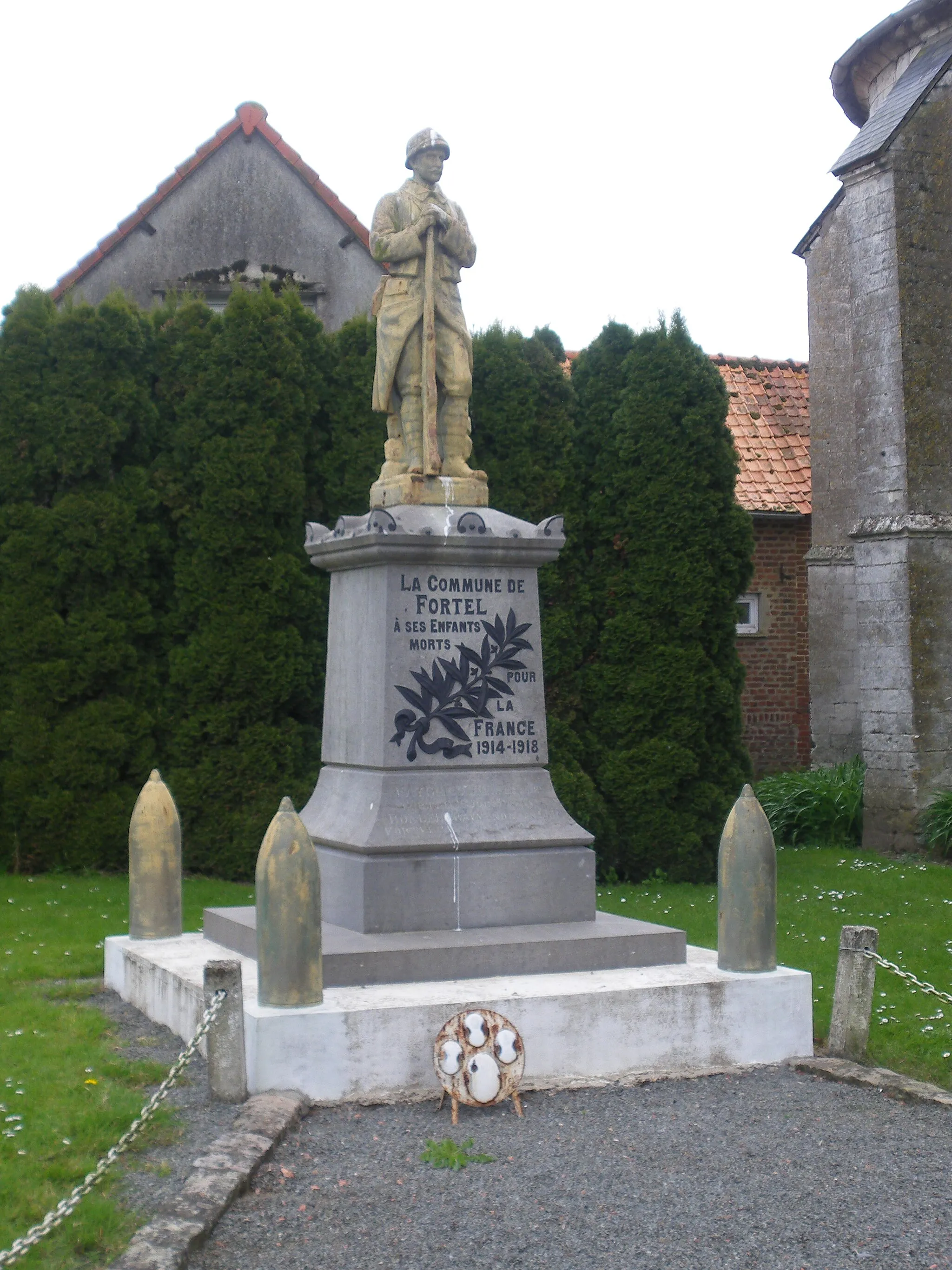 Photo showing: Vue du monument aux morts de Fortel-en-Artois.