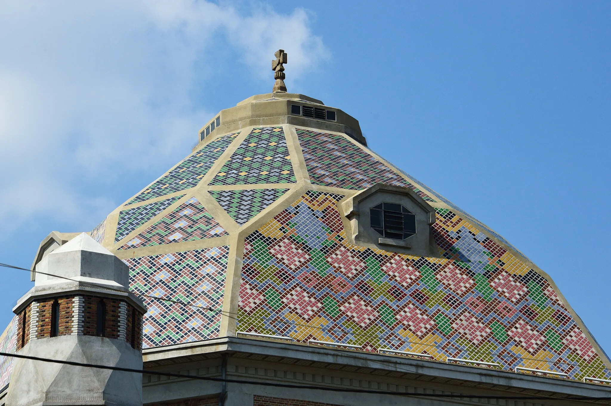 Photo showing: Eglise Saint Chrysole de Comines - Toiture du dôme