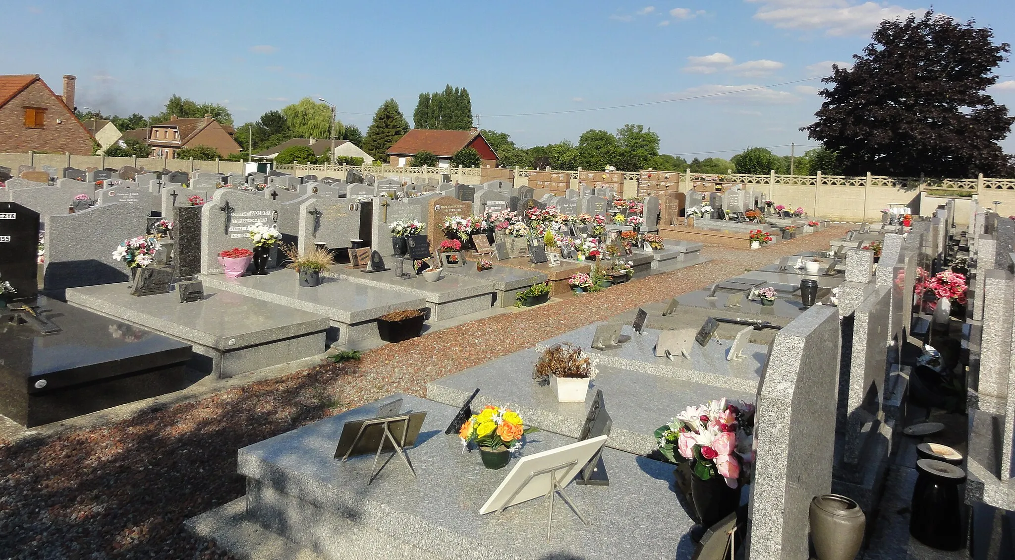 Photo showing: Depicted place: Cimetière de la rue du Petit-Crédit de Montigny-en-Ostrevent