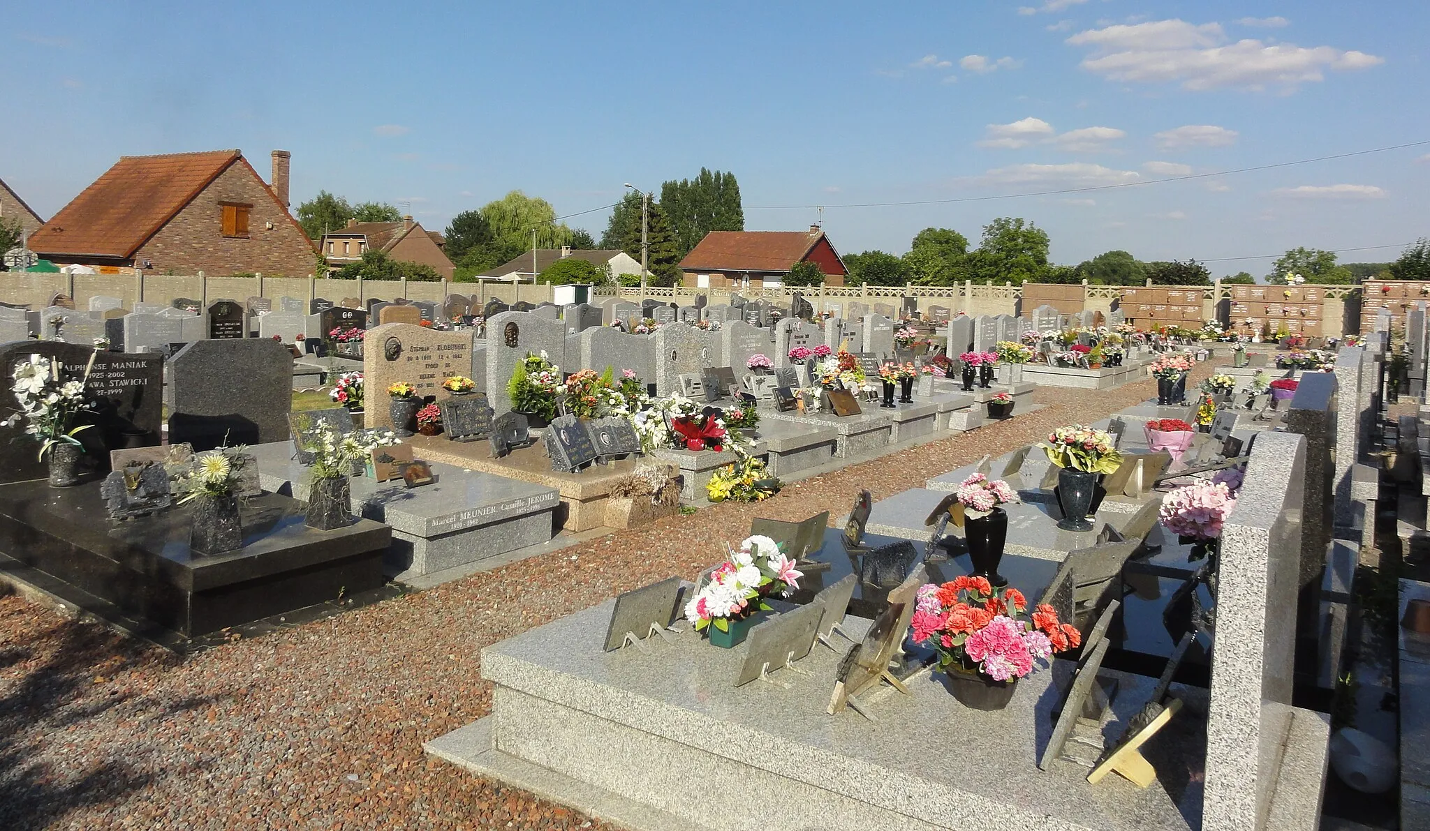 Photo showing: Depicted place: Cimetière de la rue du Petit-Crédit de Montigny-en-Ostrevent