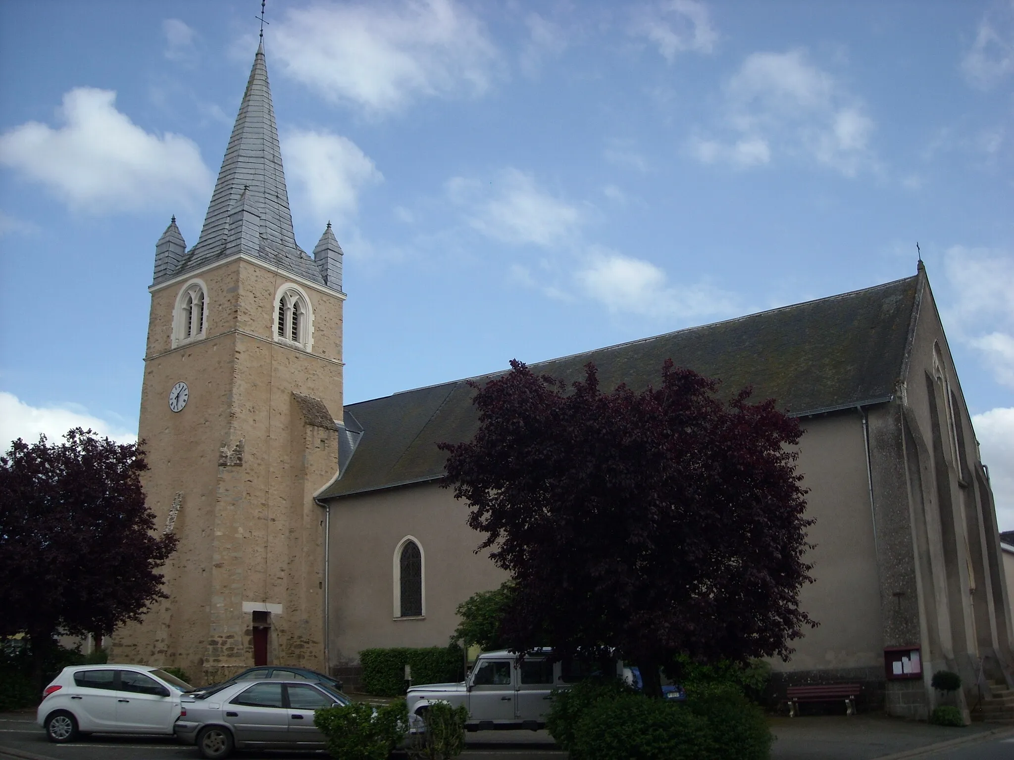 Photo showing: Flanc nord de l'église