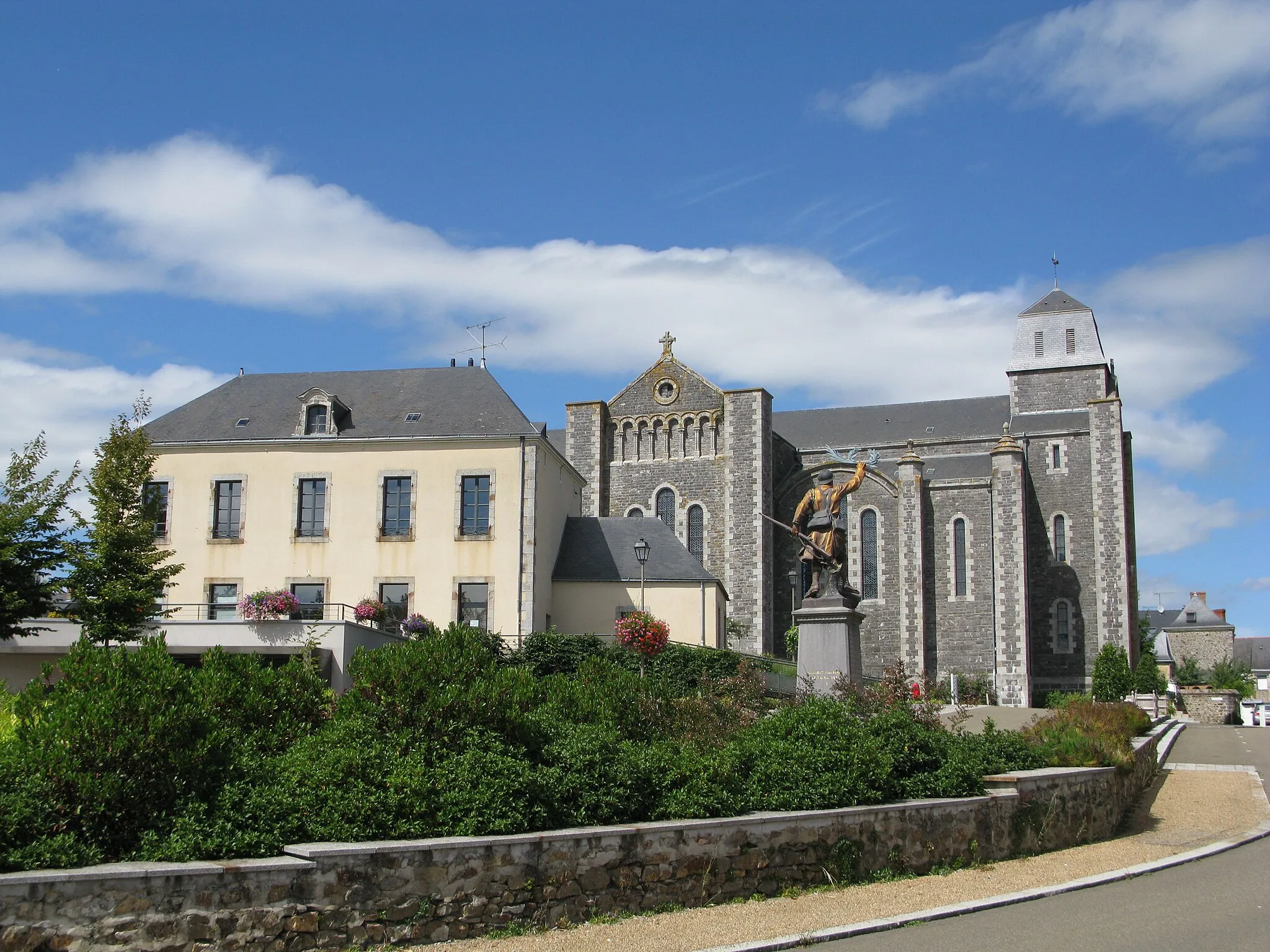 Photo showing: Église de Saint-Ouën-des-Toits