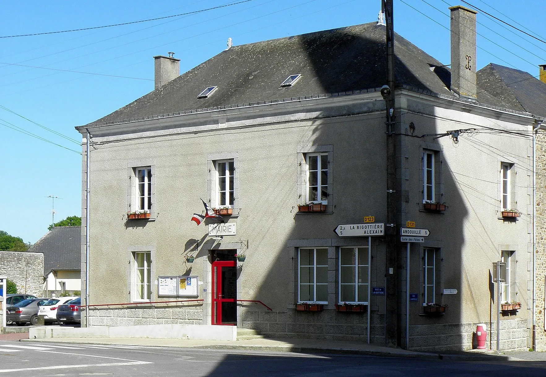 Photo showing: Mairie de saint-Germain-le-Guillaume (53).