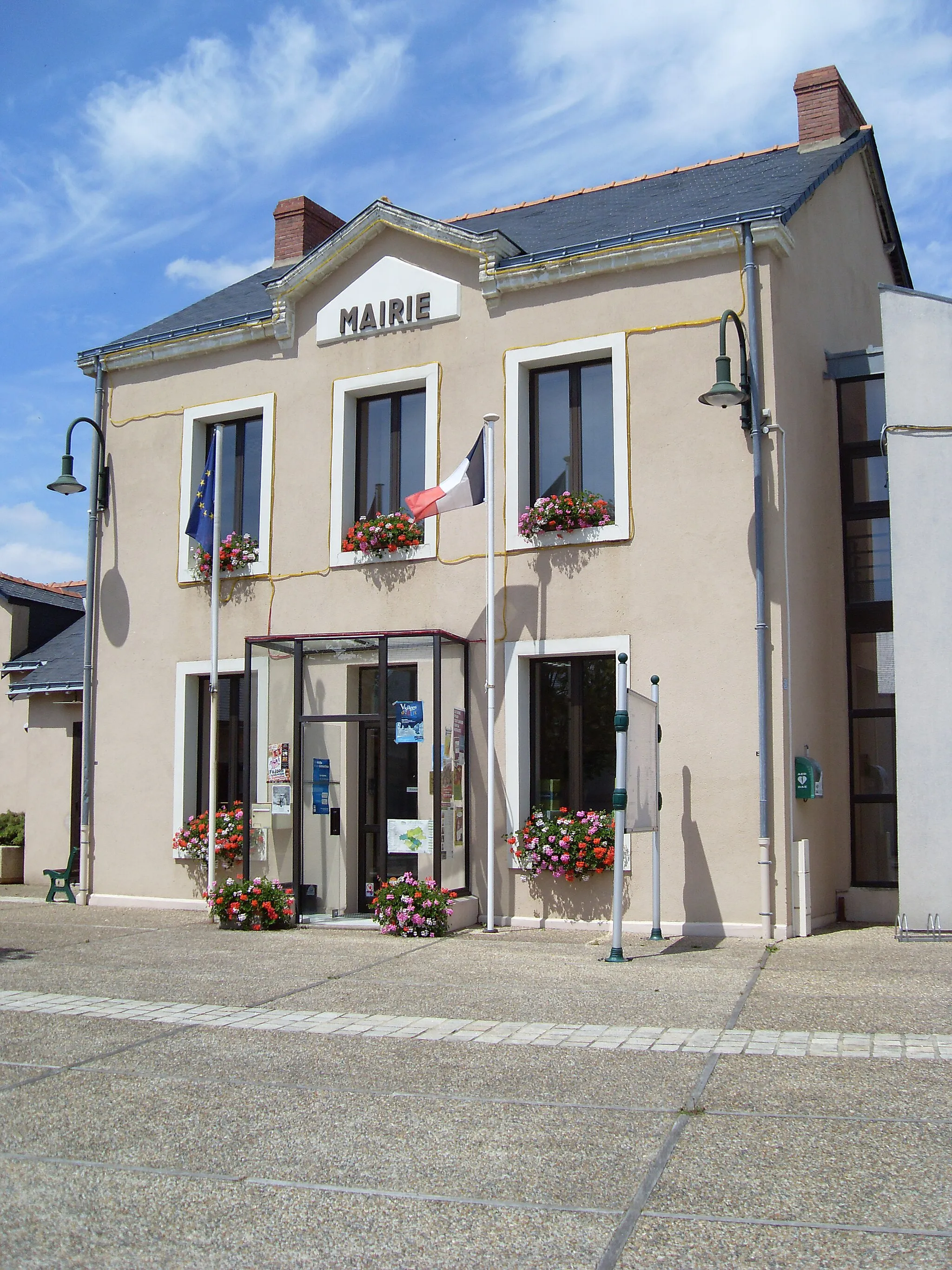 Photo showing: Mairie de Lusanger