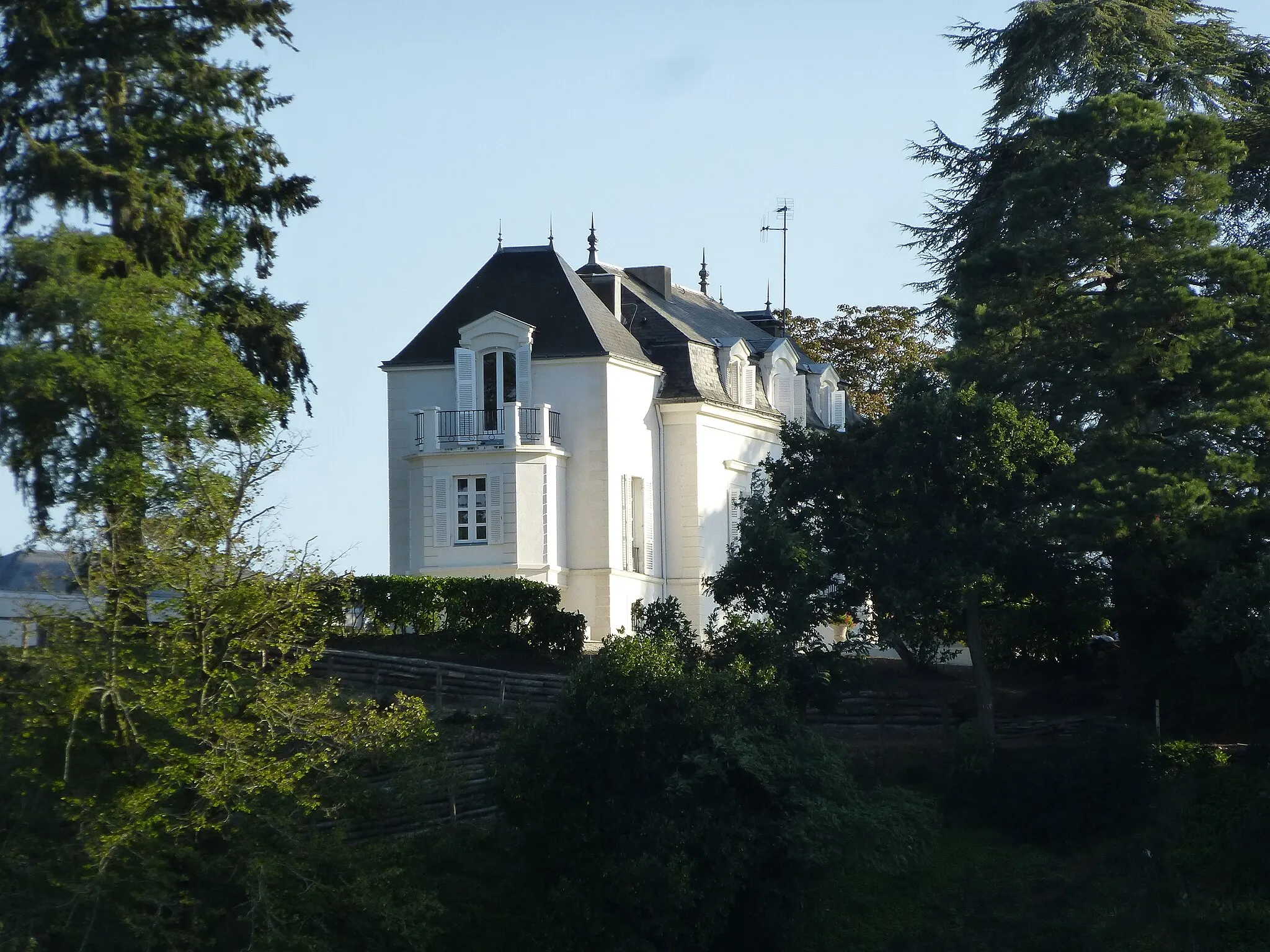 Photo showing: sur les rives de l'Erdre, château de Montretraict