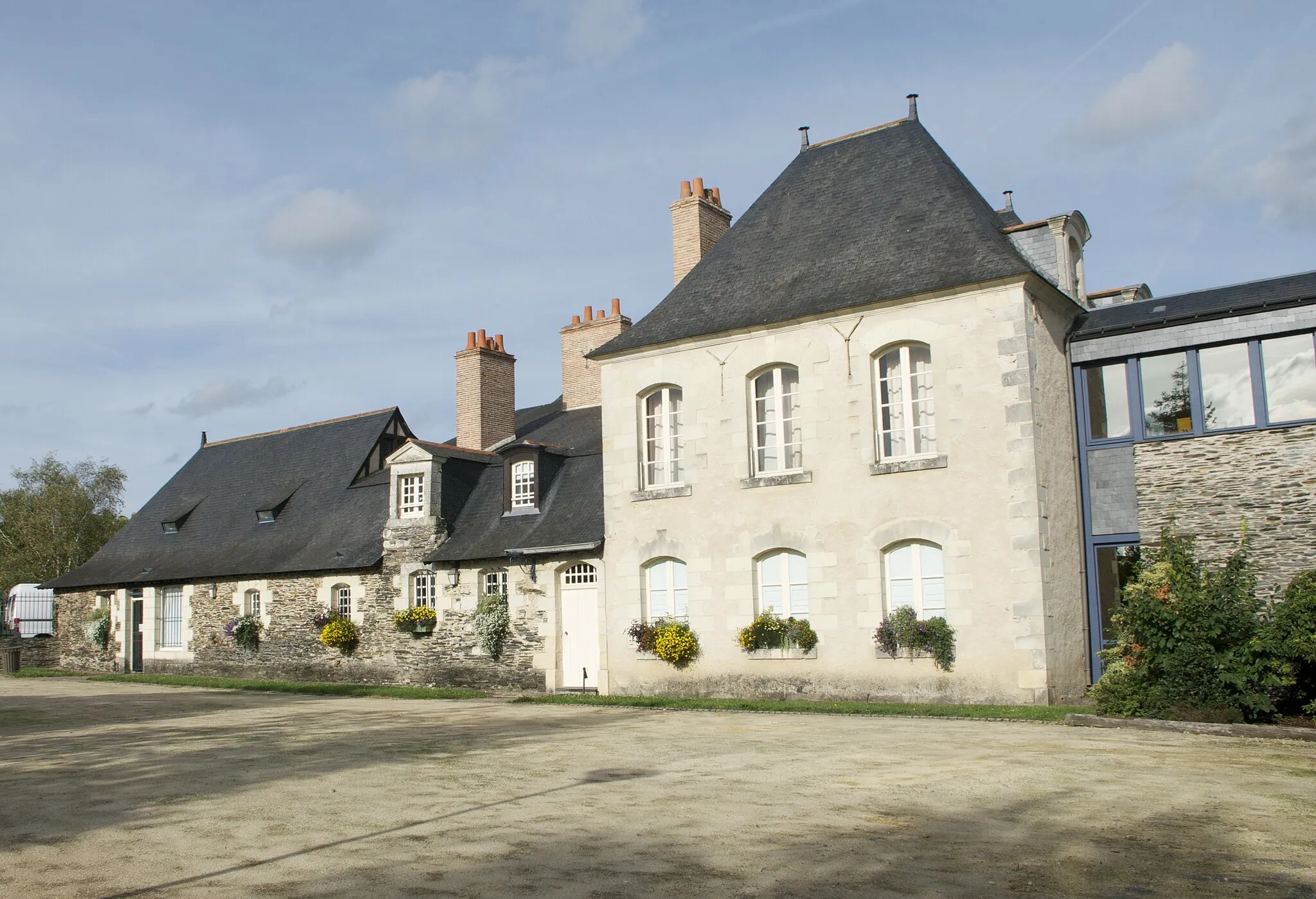 Photo showing: This building is inscrit au titre des monuments historiques de la France. It is indexed in the base Mérimée, a database of architectural heritage maintained by the French Ministry of Culture, under the reference PA00109256 .