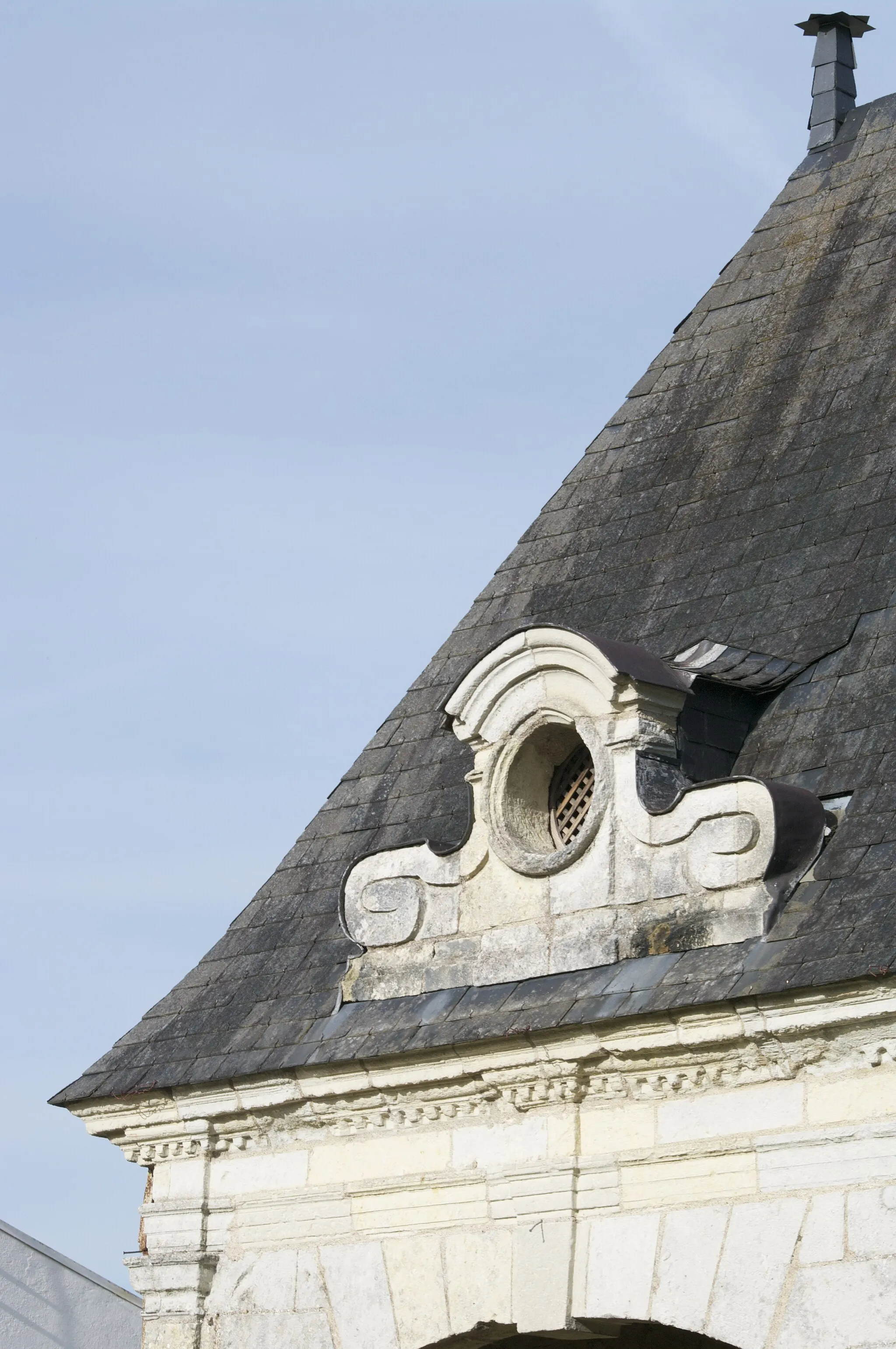 Photo showing: This building is inscrit au titre des monuments historiques de la France. It is indexed in the base Mérimée, a database of architectural heritage maintained by the French Ministry of Culture, under the reference PA00109256 .