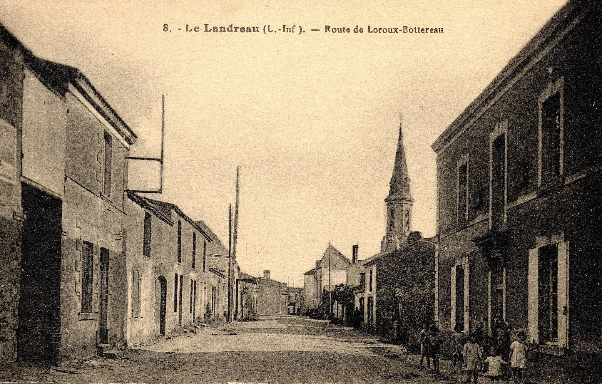 Photo showing: L'église de l'Immaculée Conception, vue de la rue de la Loire (route du Loroux-Bottereau), vers 1910, Le Landreau.