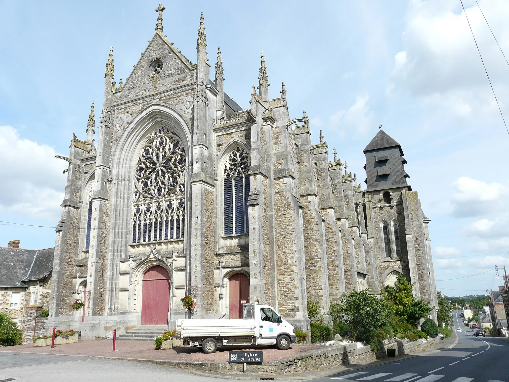 Photo showing: L'église St Julien (St Julien de Vouvantes)