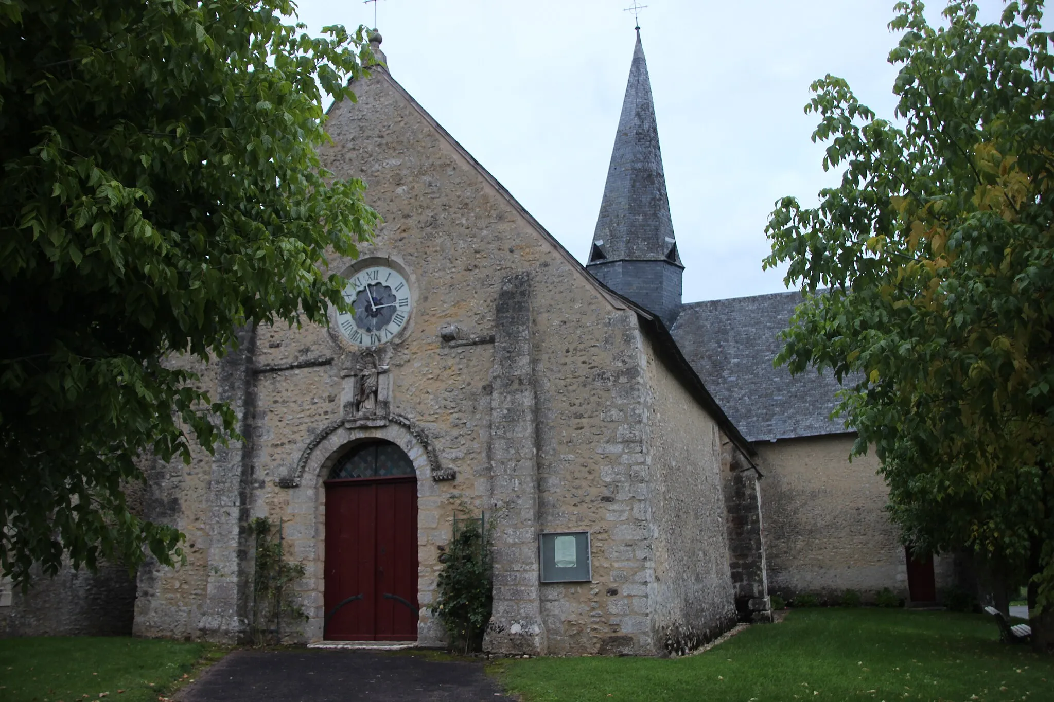 Photo showing: Auvers-sous-Montfaucon - Eglise Saint-Pierre et Saint-Paul