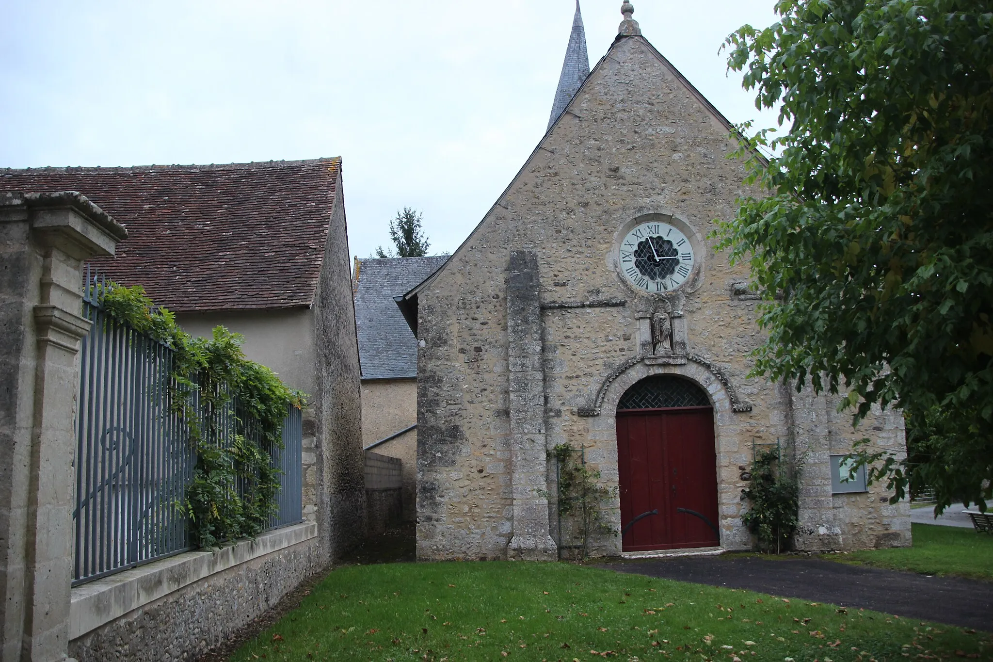 Photo showing: Auvers-sous-Montfaucon - Eglise Saint-Pierre et Saint-Paul