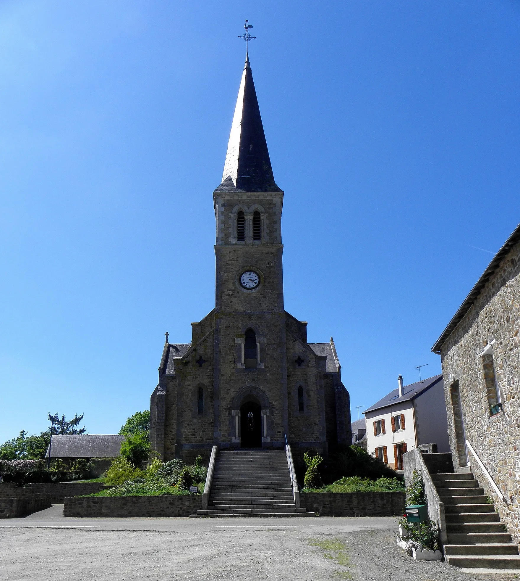 Photo showing: Église Saint-Martin de Montflours (53).