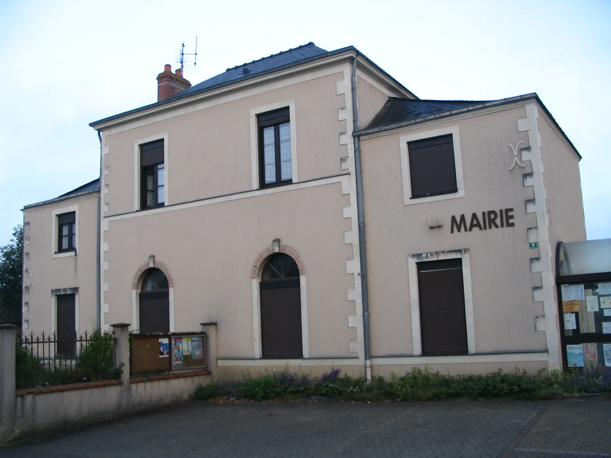 Photo showing: The town hall of Notre-Dame-du-Pé, Sarthe, France.