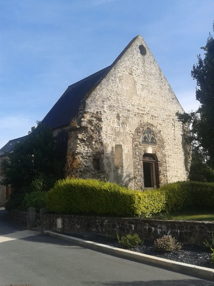 Photo showing: Chapelle Saint-Martin de Montsûrs.