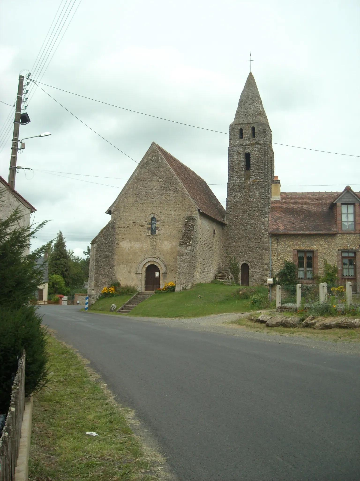 Photo showing: Photo de l'église avec son clocher maçonné.