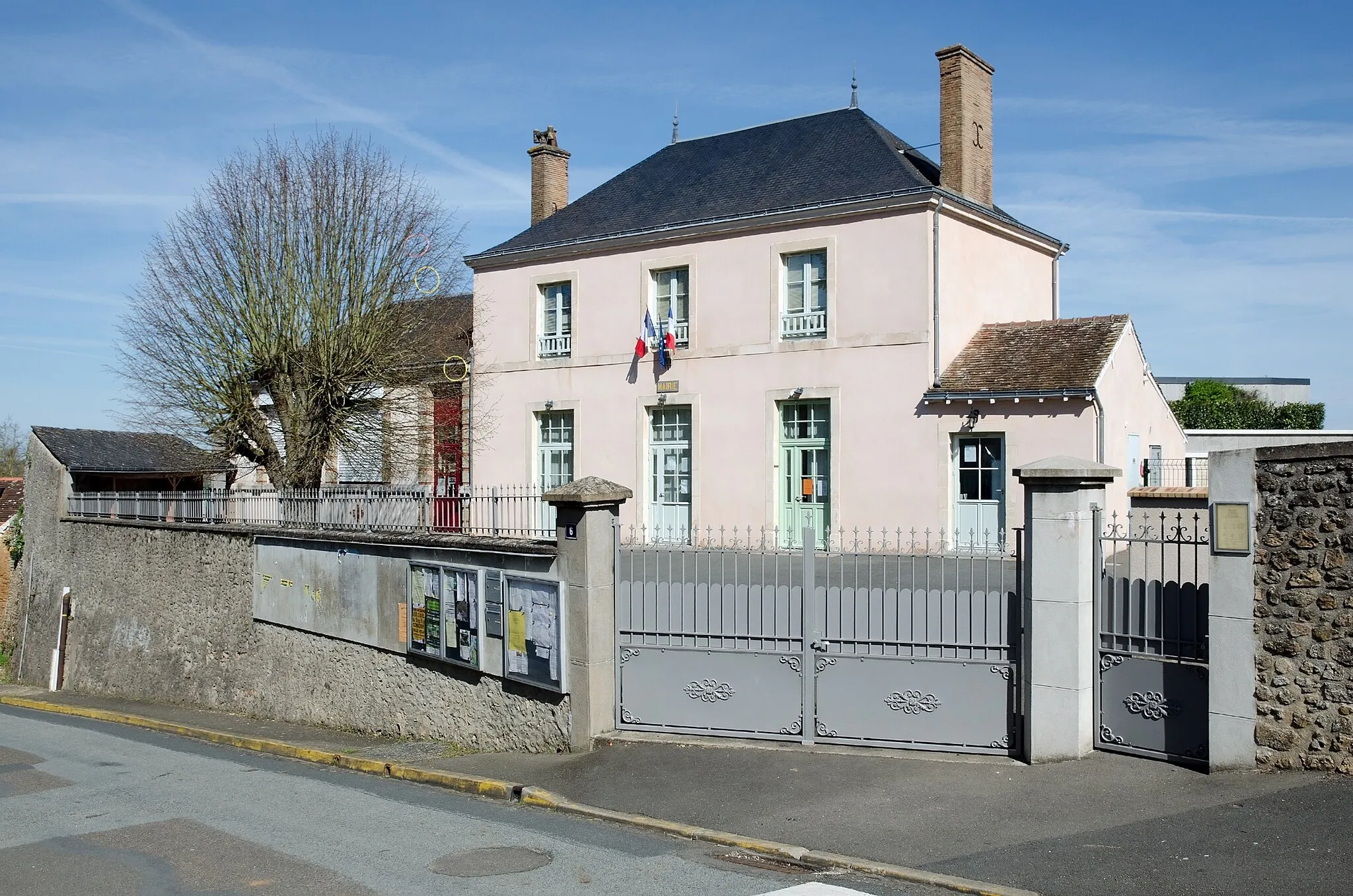 Photo showing: Town hall of Duneau, Sarthe - France.