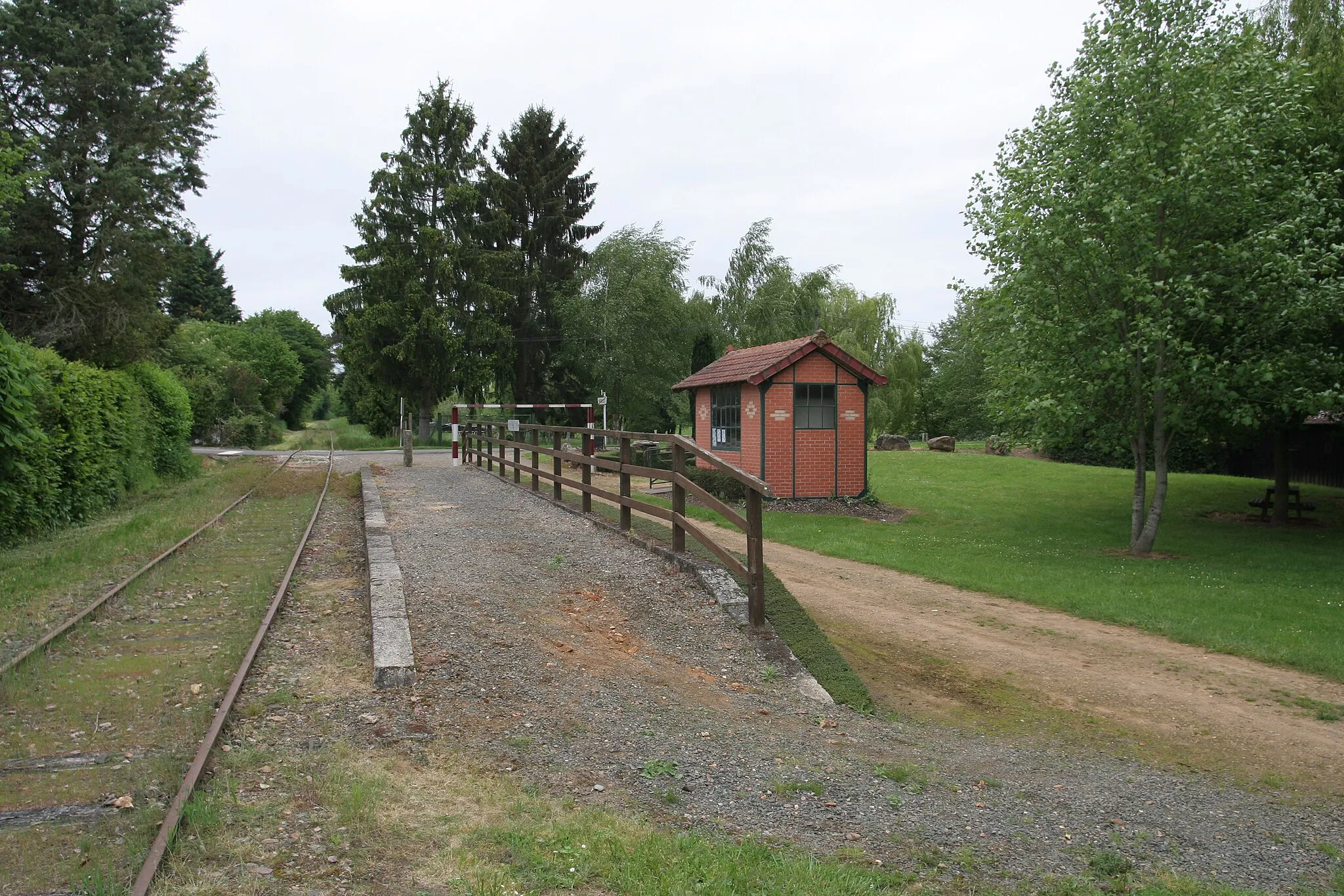 Photo showing: Former train station of en:Prévelles.