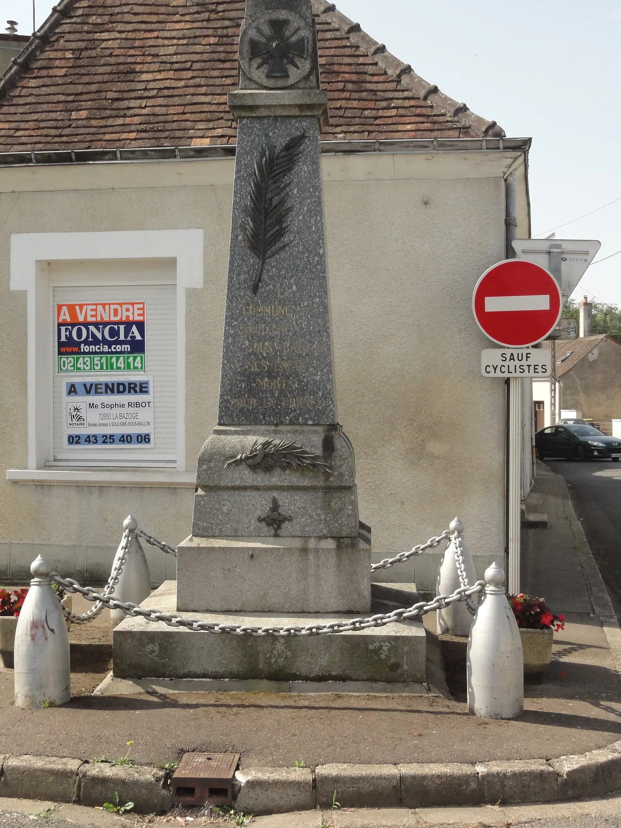 Photo showing: Souligné-sous-Ballon (Sarthe) monument aux morts