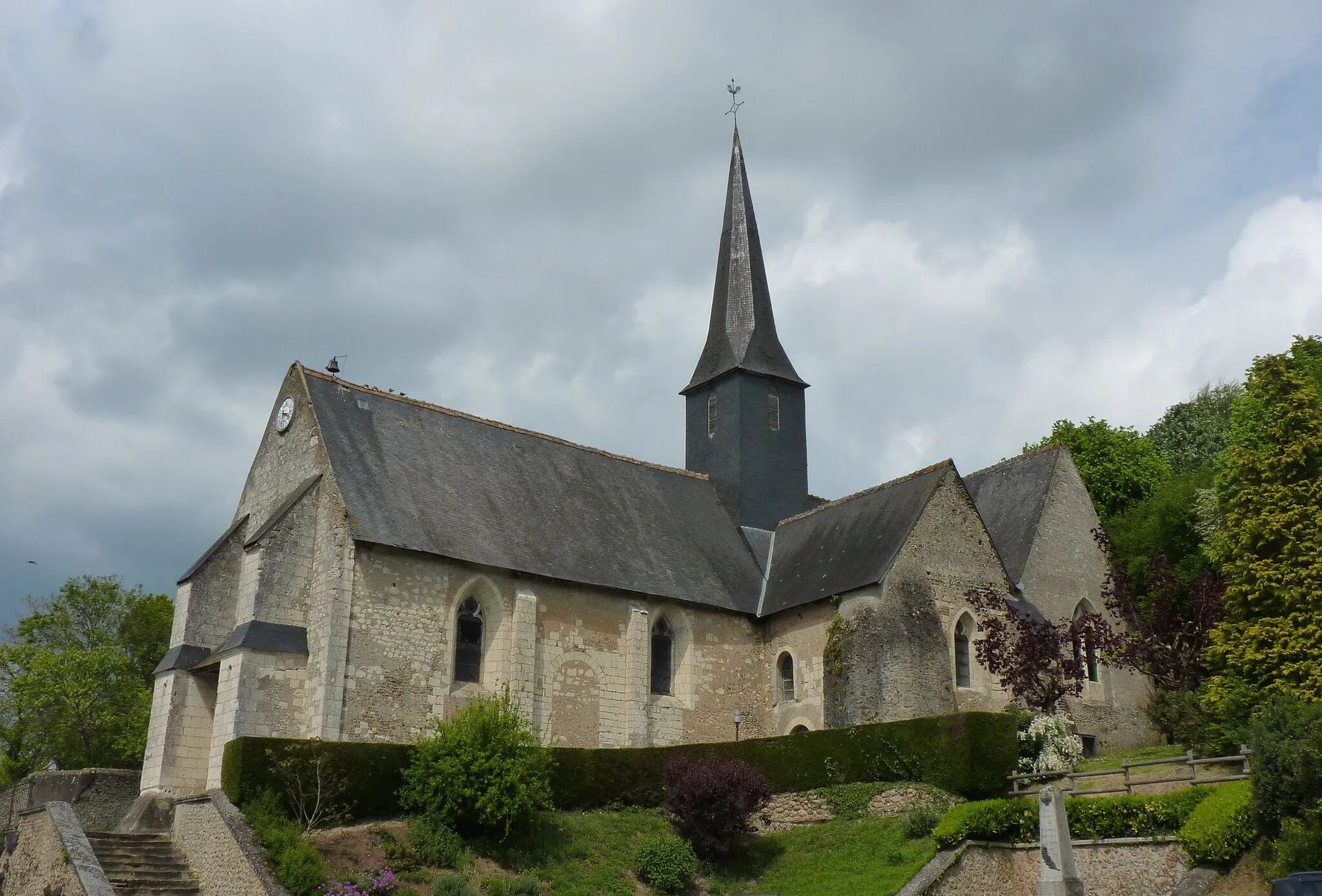 Photo showing: Vue sud-ouest de l'église Notre-Dame de Beaumont-Pied-de-Boeuf (Sarthe).