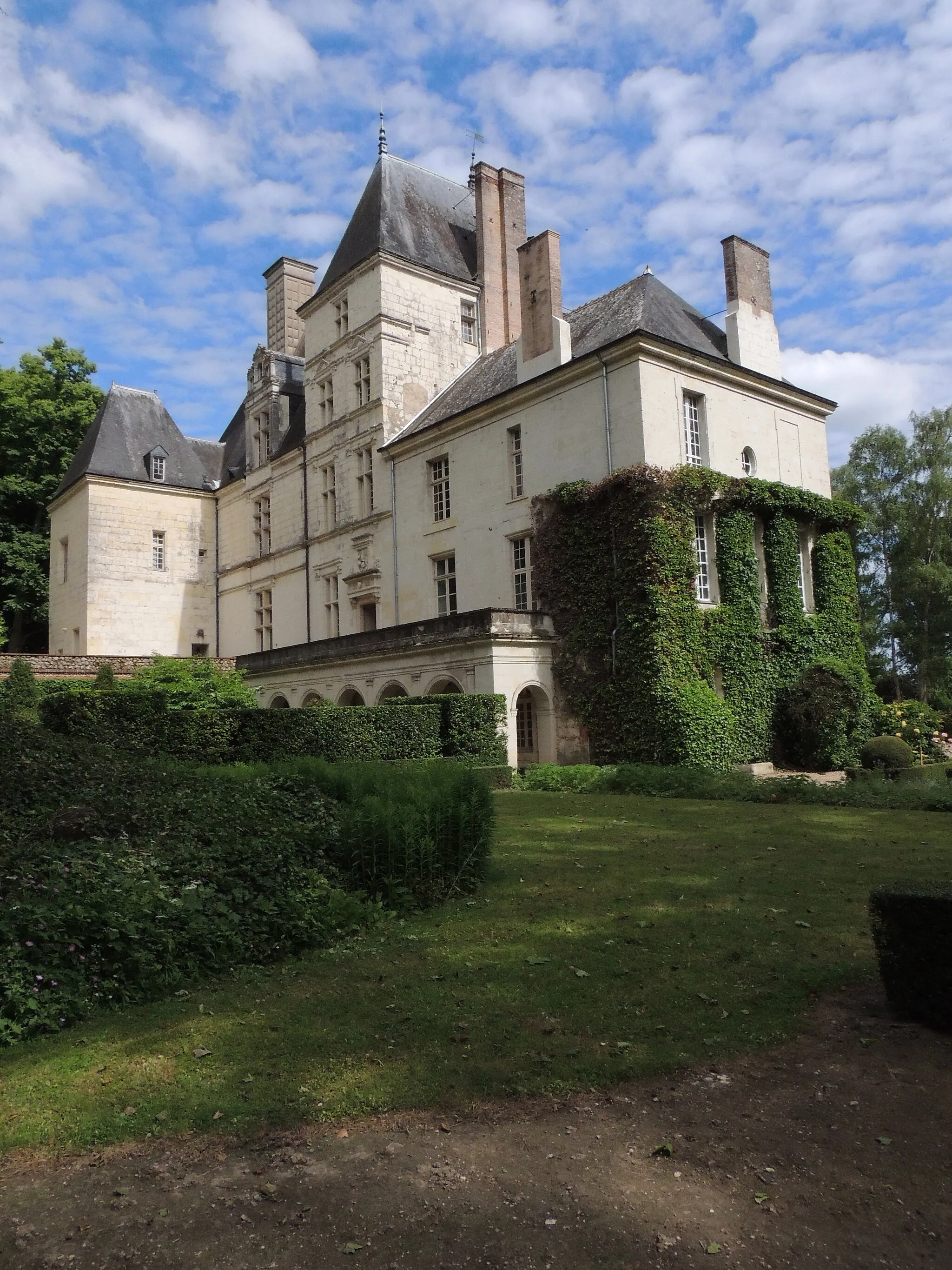 Photo showing: Vue sur la façade nord du château.