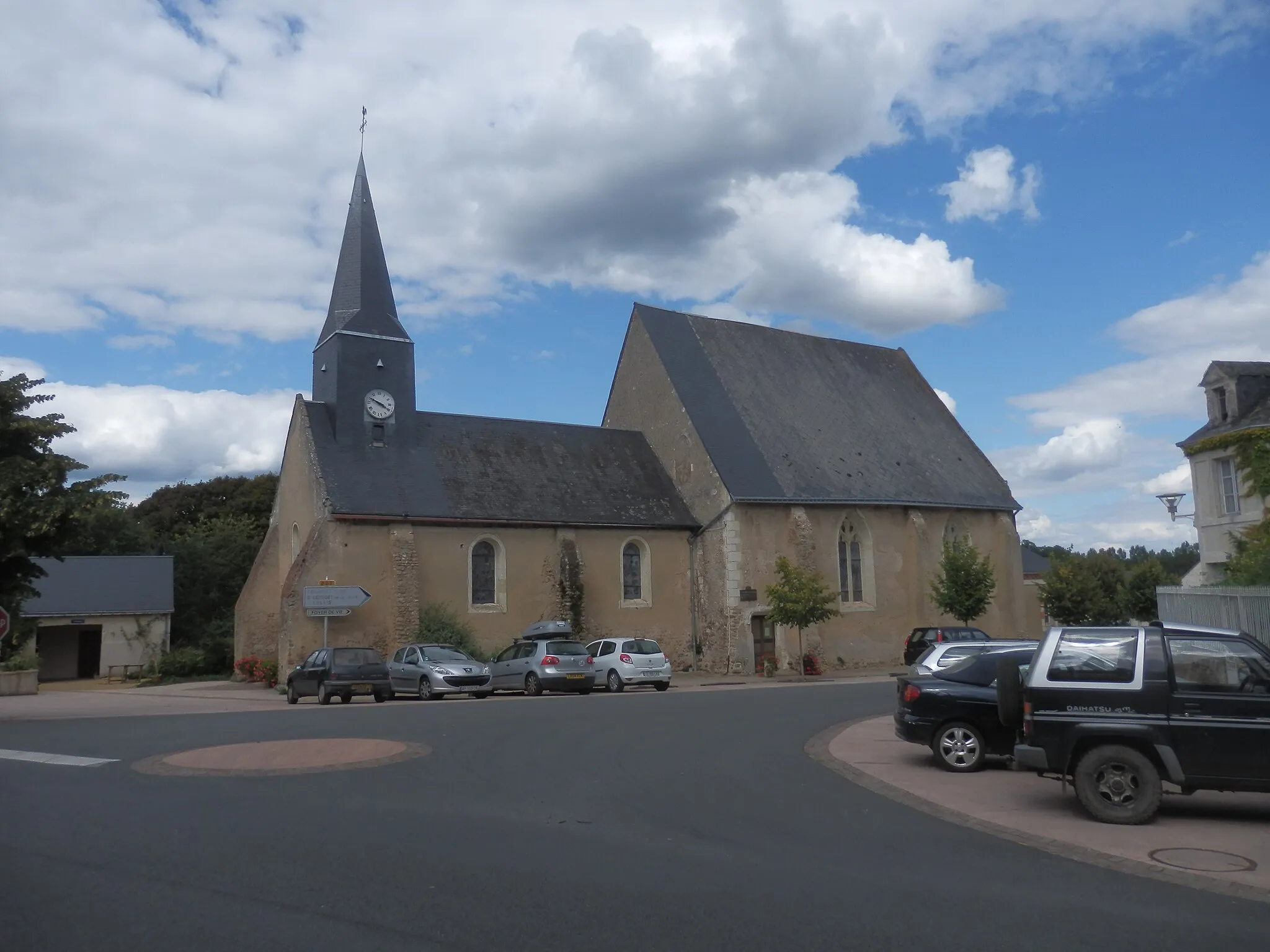 Photo showing: Vue de l'église Saint-Pierre.