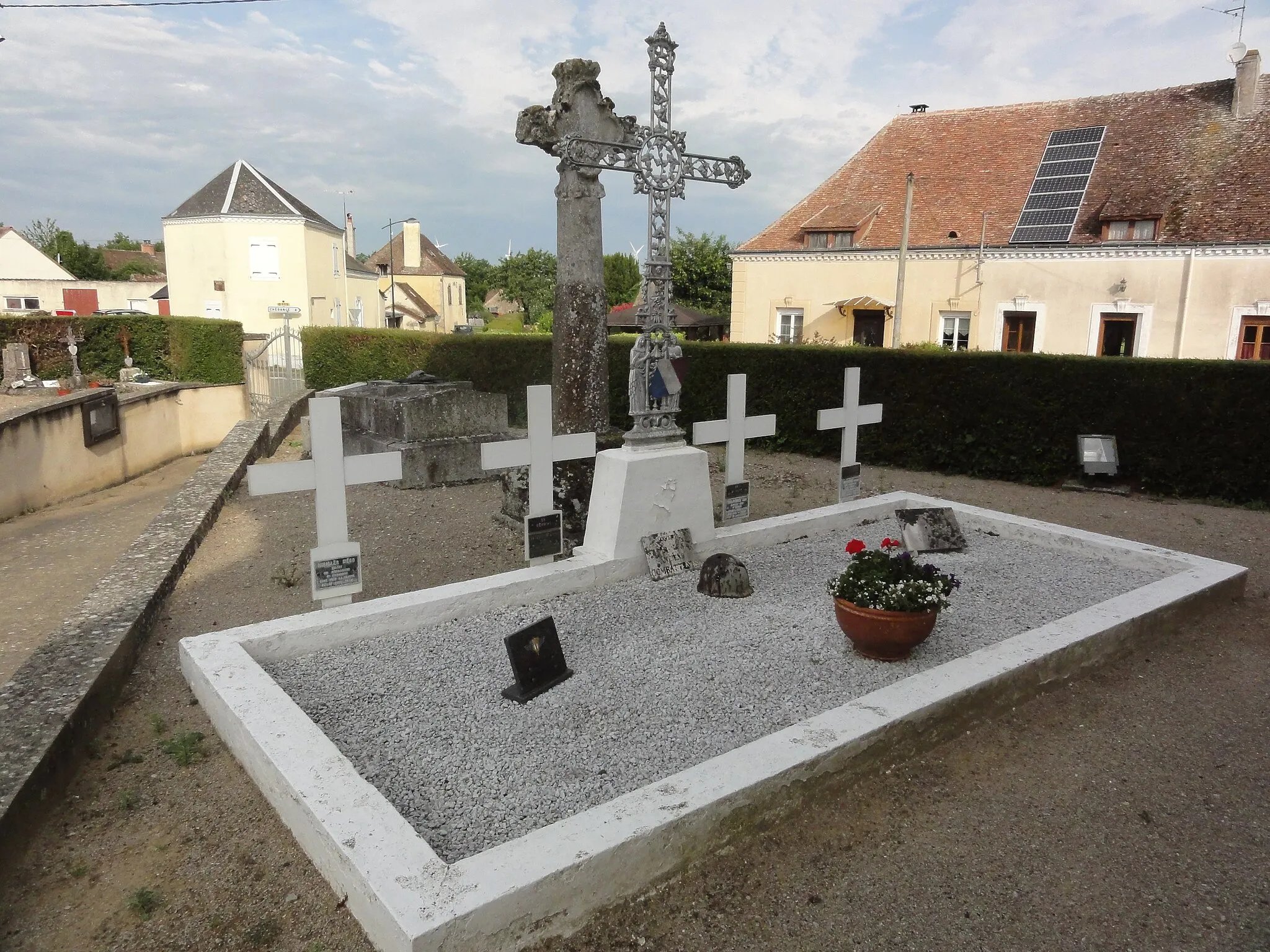 Photo showing: Doucelles (Sarthe) carré militaire au cimetière