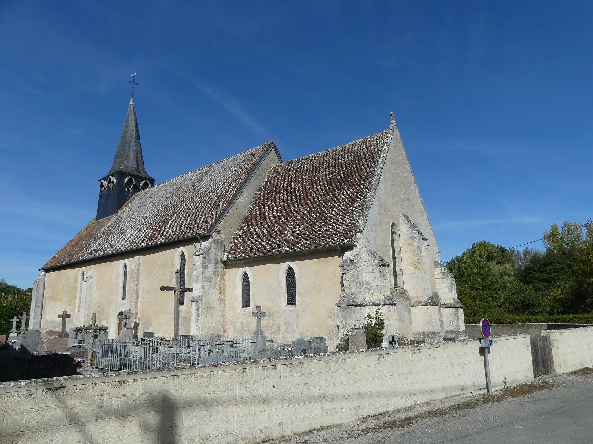 Photo showing: église romane à nef unique et chœur plus étroit à chevet plat