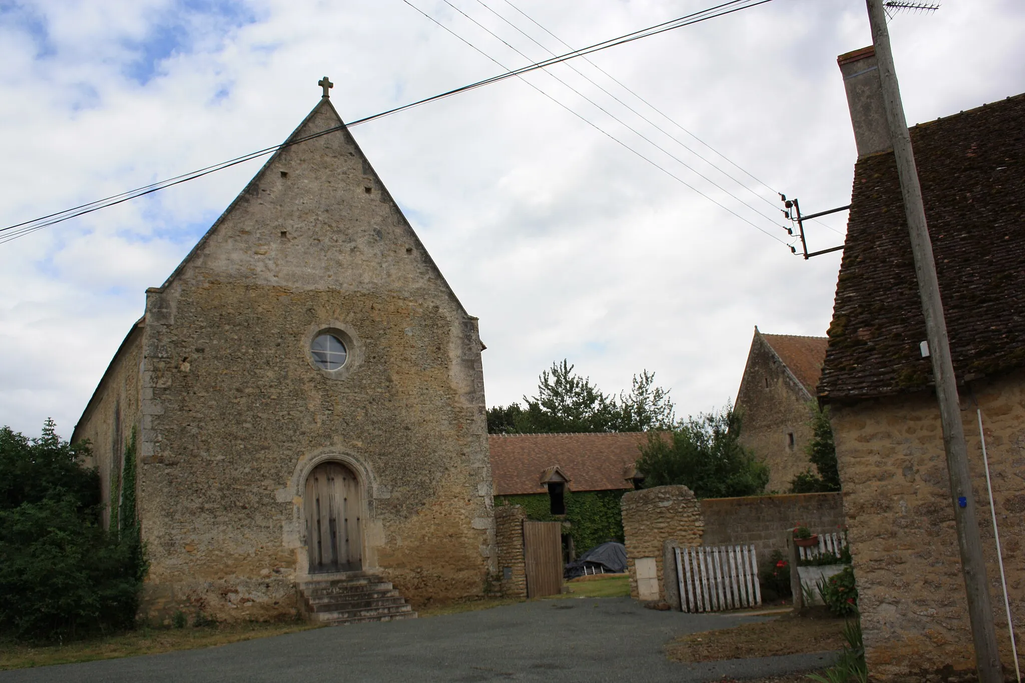 Photo showing: le Prieuré de St Symphorien situé au sud de la ville route de Dissé-Sous-Ballon