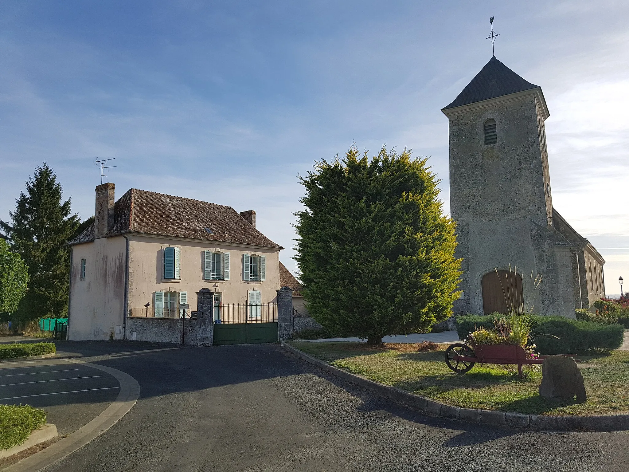 Photo showing: Saint-Calez-en-Saosnois, église et presbytère