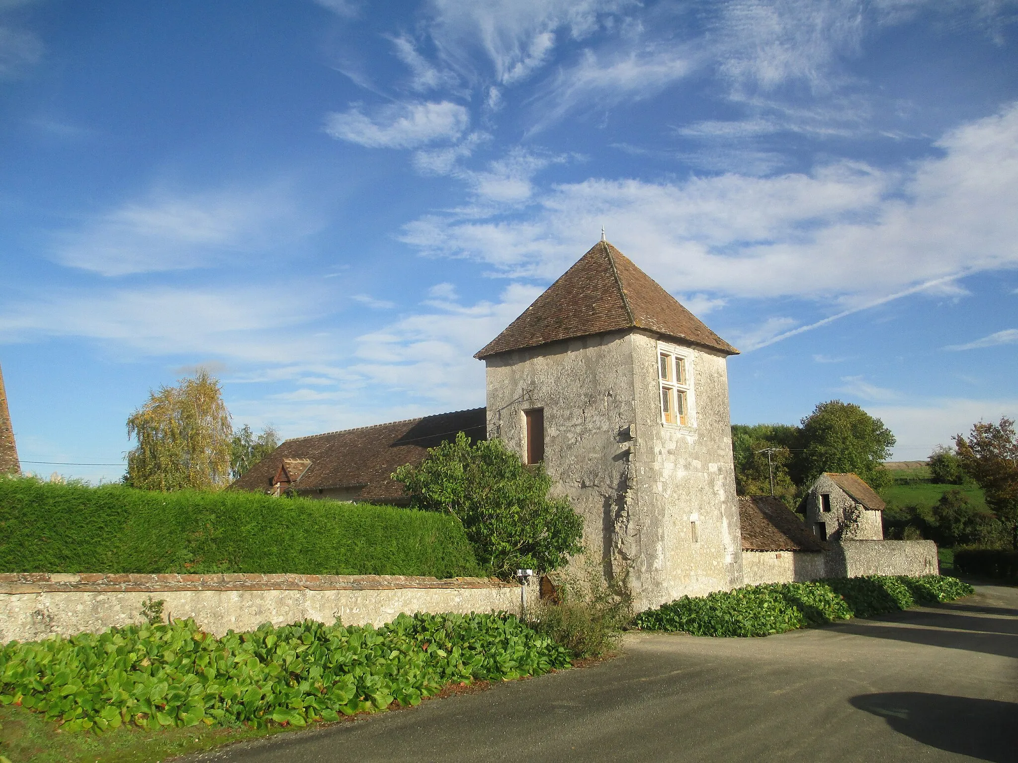 Photo showing: This building is indexed in the base Mérimée, a database of architectural heritage maintained by the French Ministry of Culture, under the reference PA00109986 .