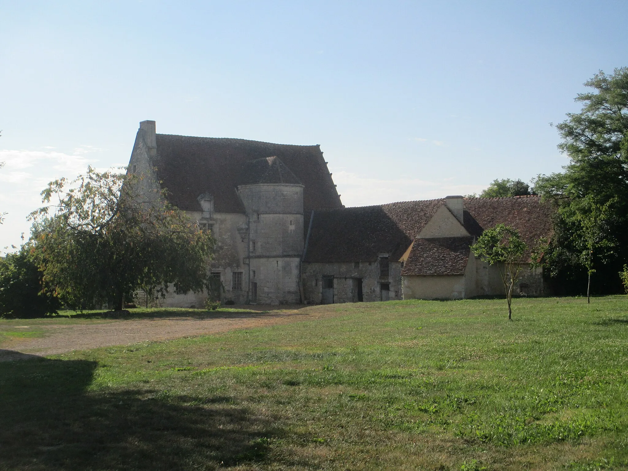 Photo showing: This building is indexed in the base Mérimée, a database of architectural heritage maintained by the French Ministry of Culture, under the reference PA61000008 .